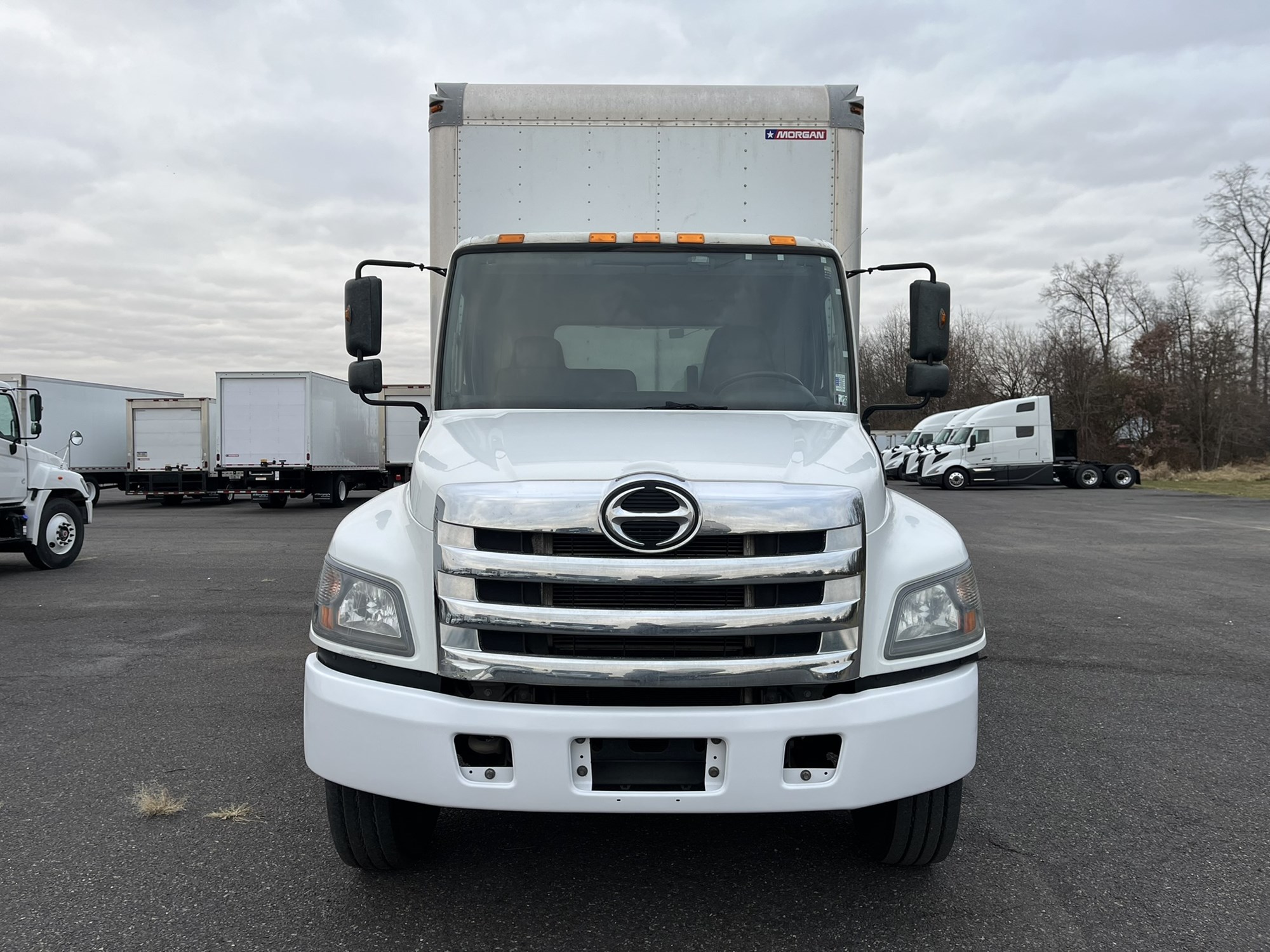 2020 HINO 268A - image 2 of 6