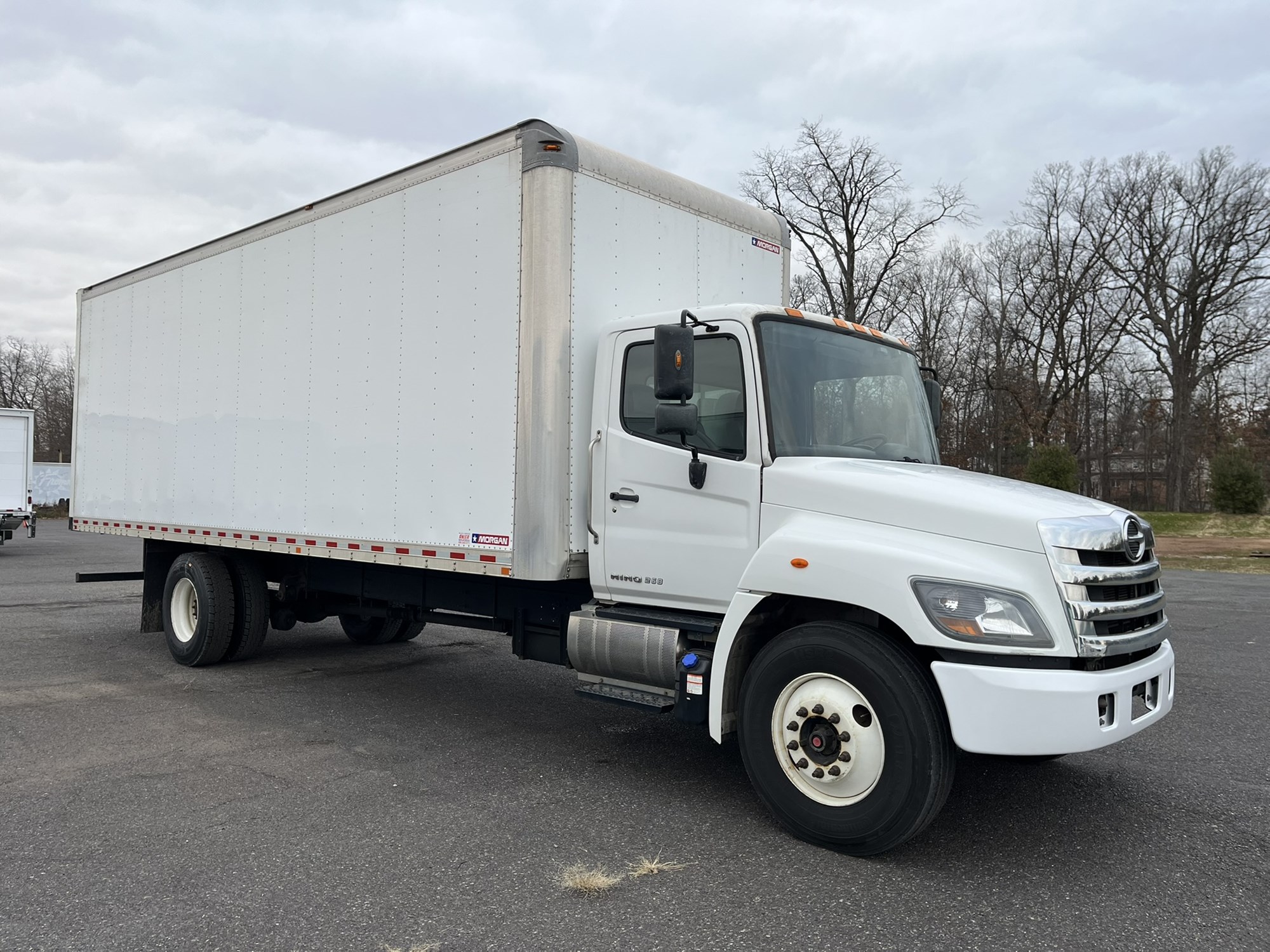 2020 HINO 268A - image 3 of 6