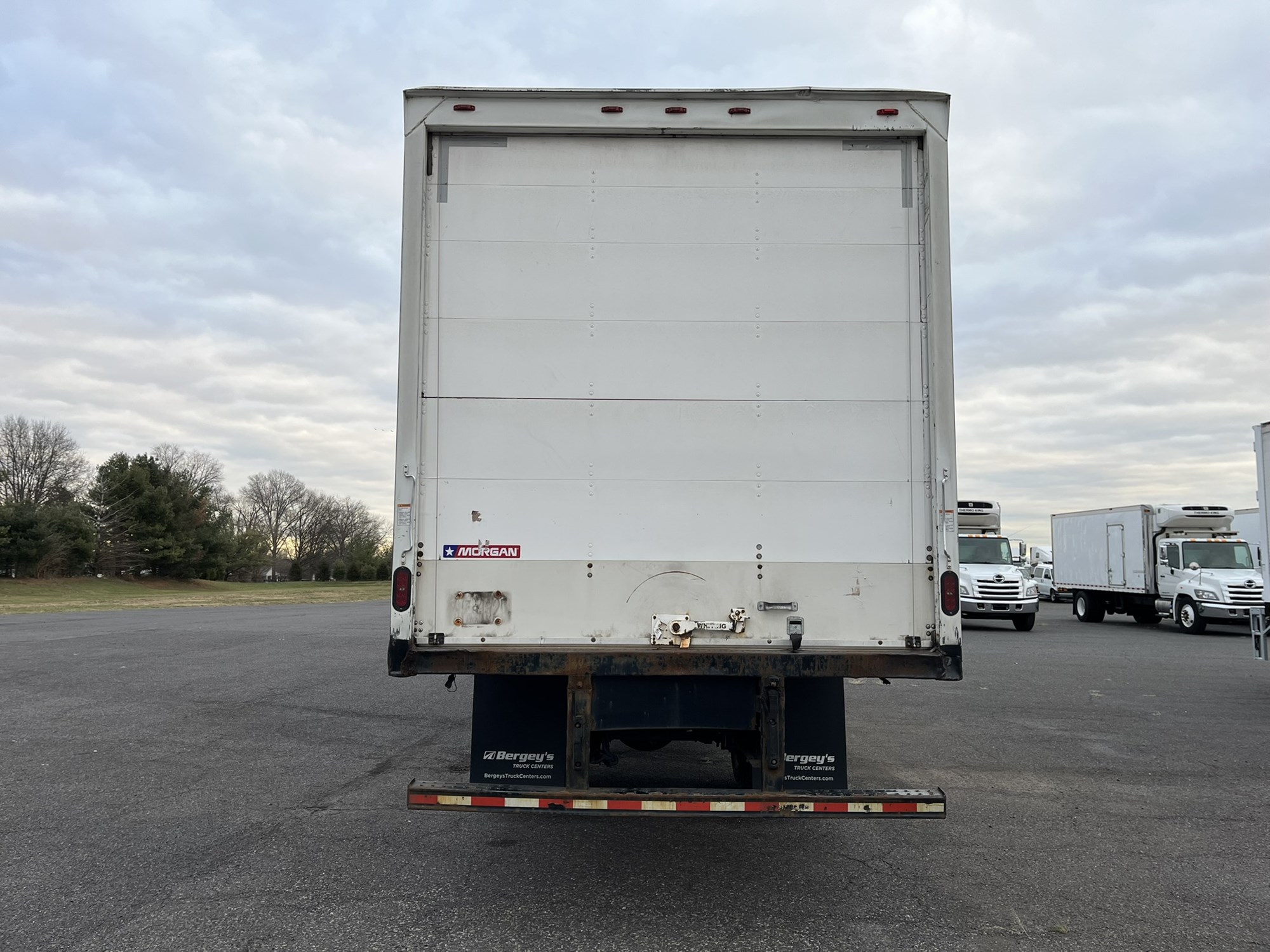 2020 HINO 268A - image 5 of 6