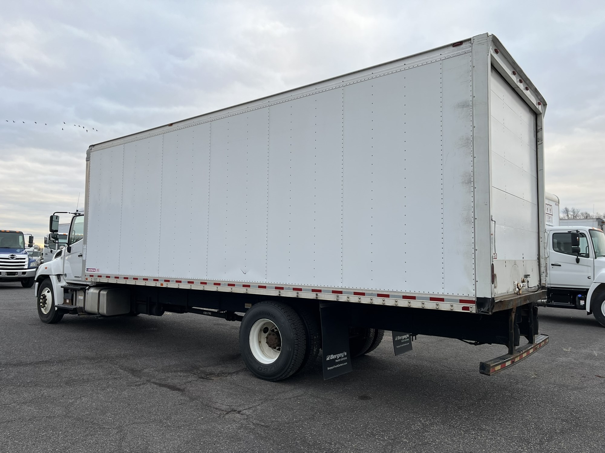 2020 HINO 268A - image 6 of 6