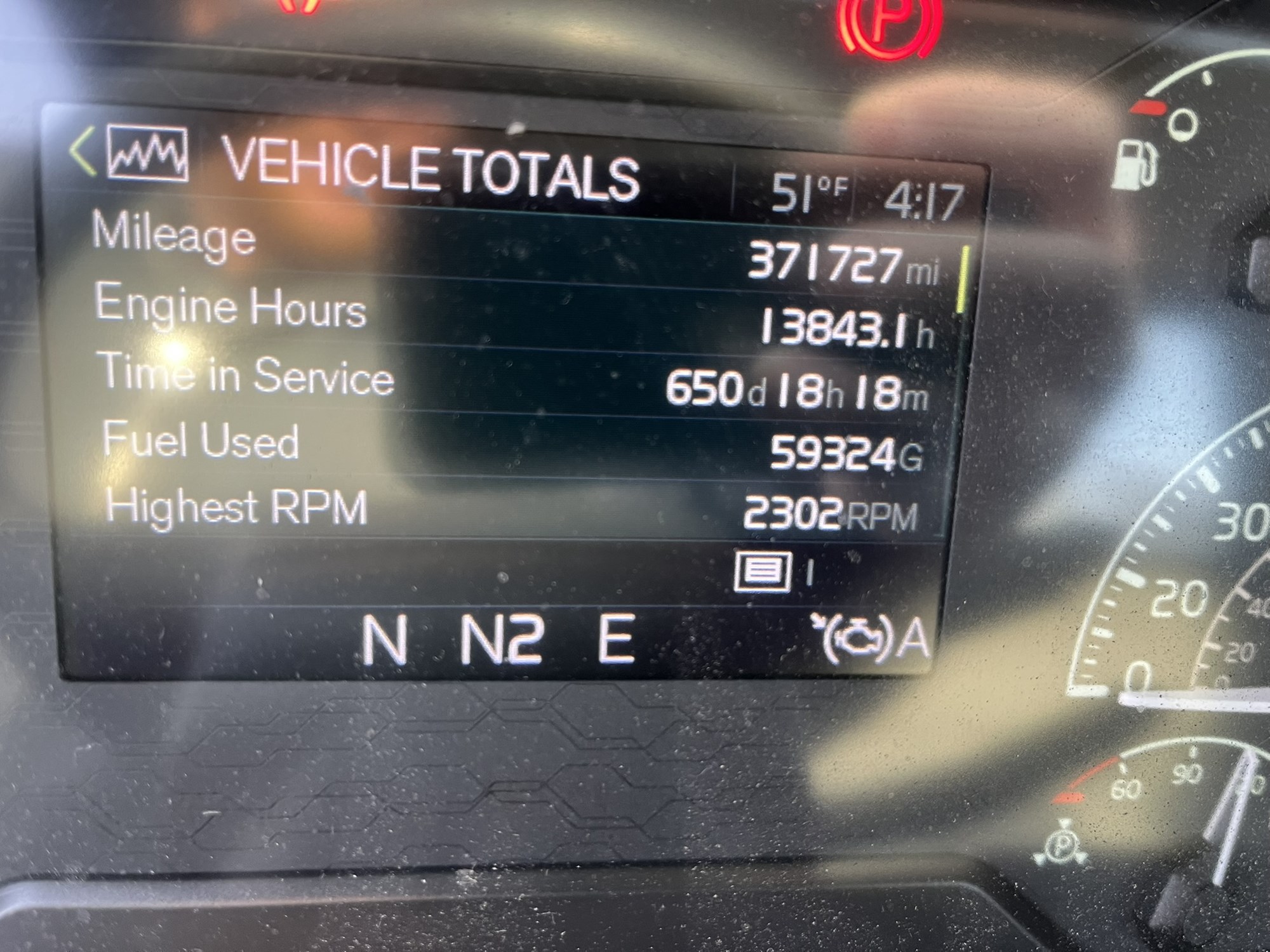 2018 VOLVO VNR64T300 - image 2 of 3