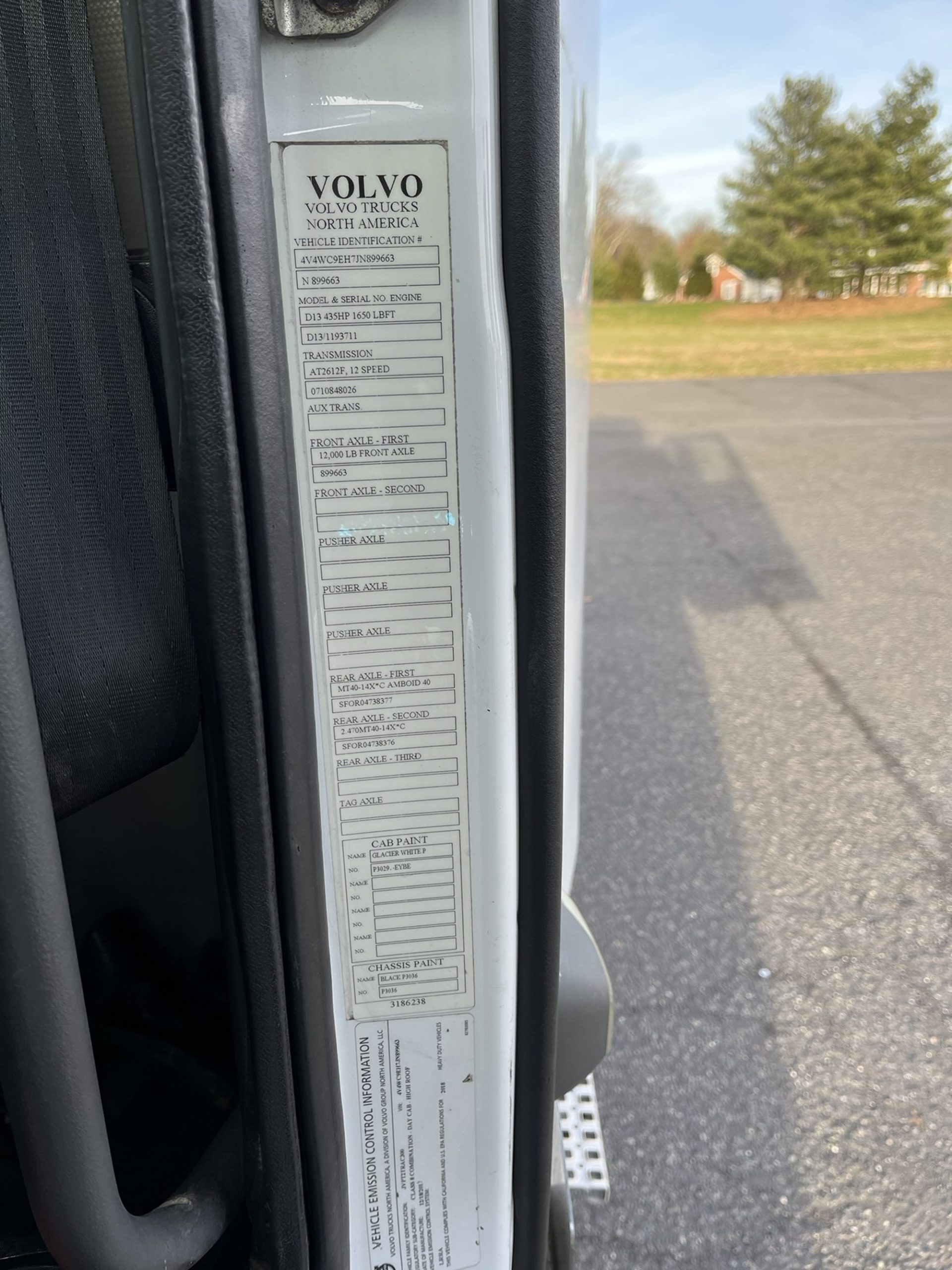 2018 VOLVO VNR64T300 - image 3 of 3