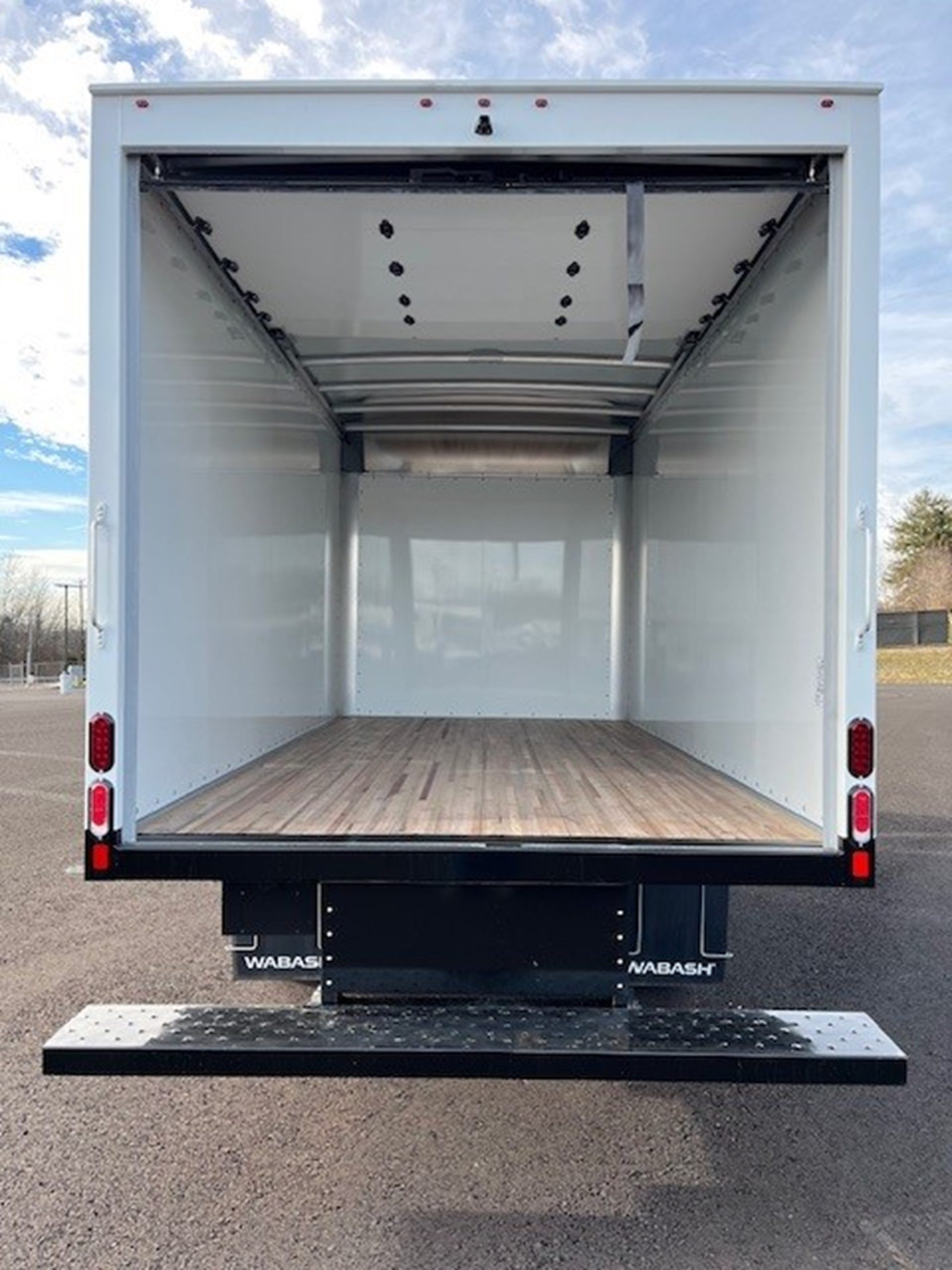 2025 Isuzu - image 4