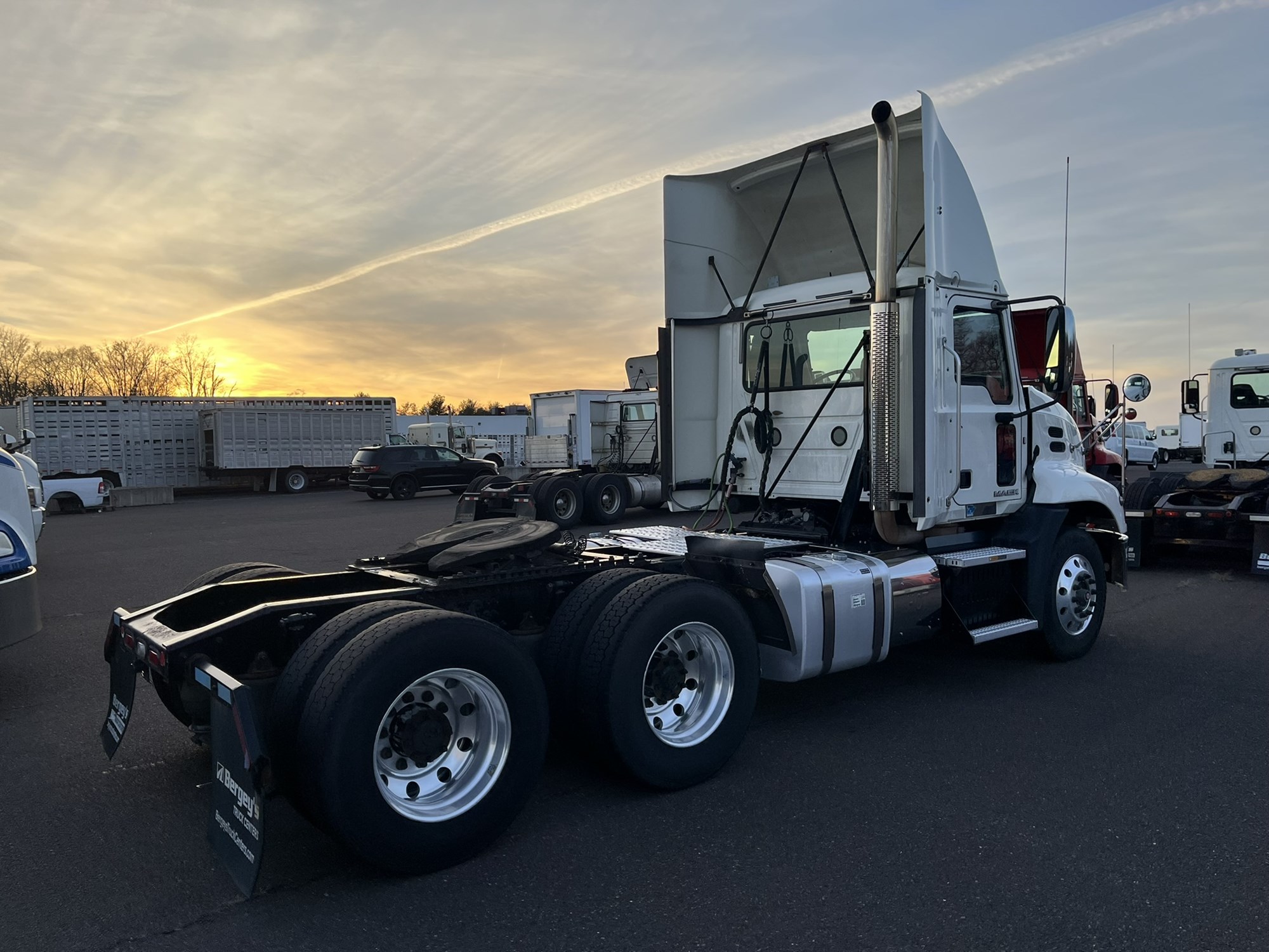 2016 MACK CXU613 - image 4 of 6