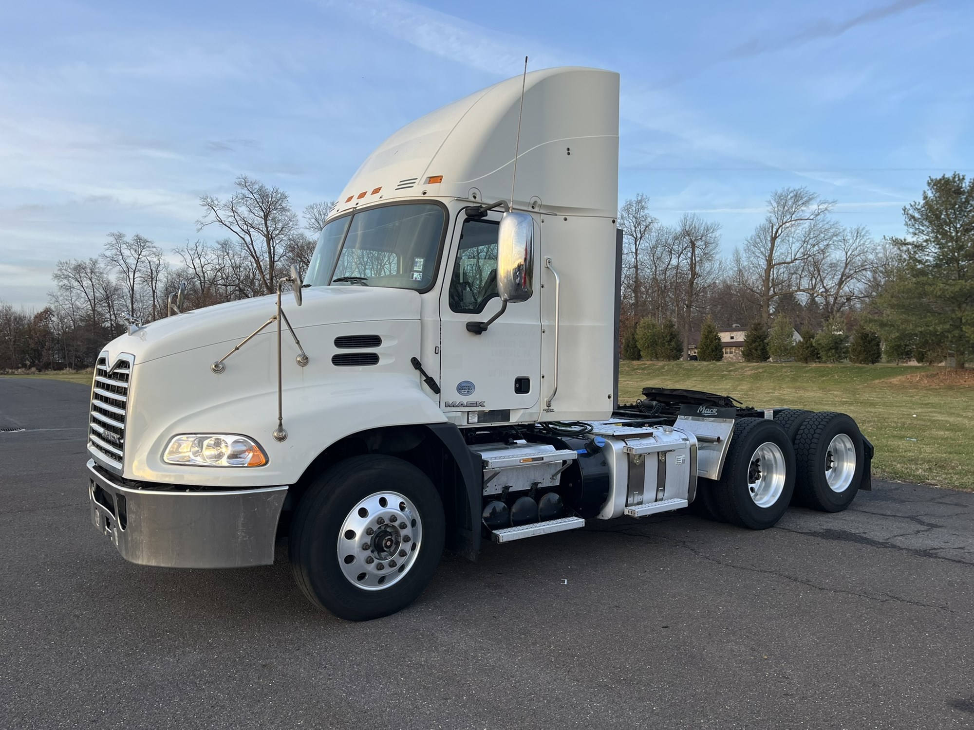 2016 MACK CXU613 - image 1 of 6