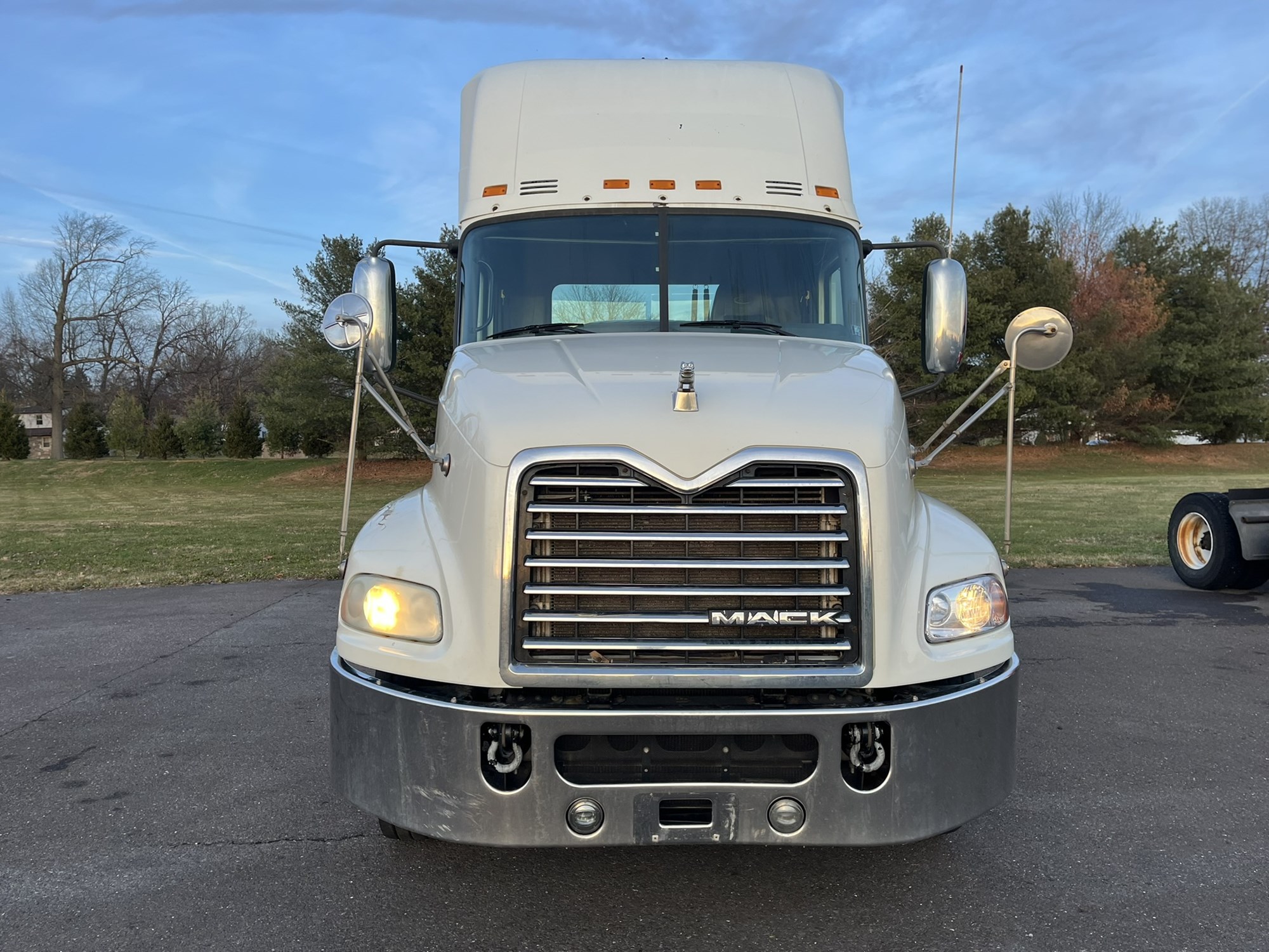 2016 MACK CXU613 - image 2 of 6