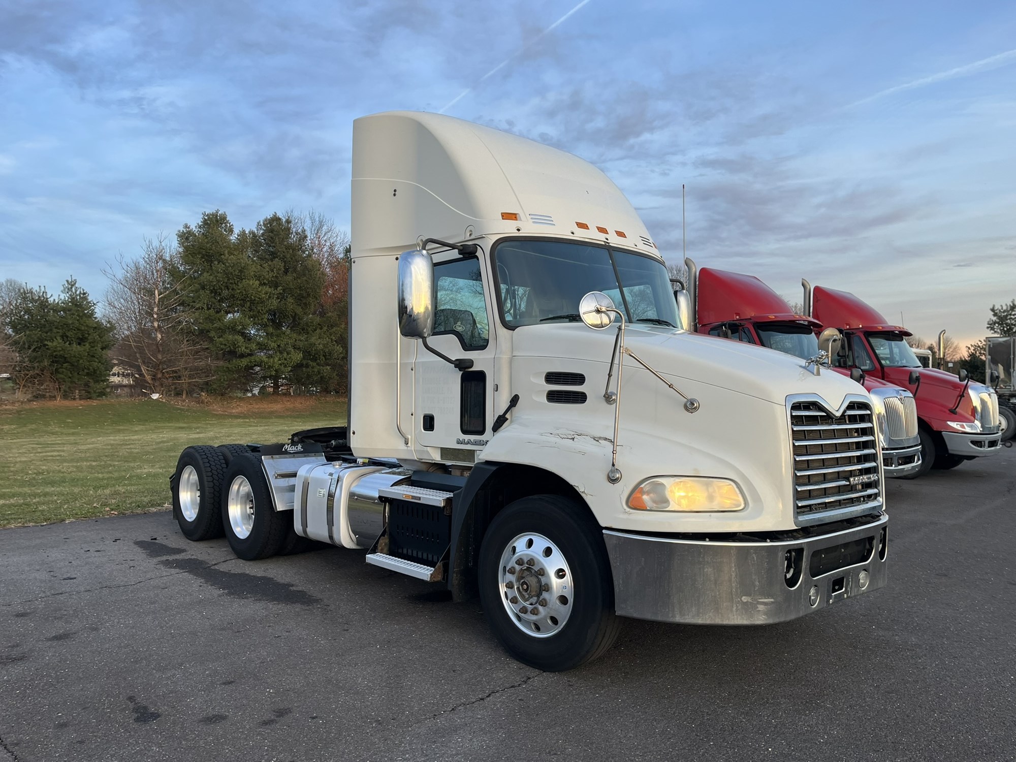 2016 MACK CXU613 - image 3 of 6
