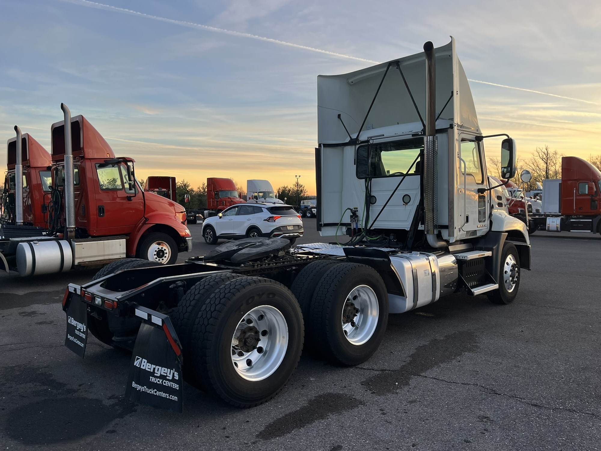 2016 MACK CXU613 - image 4 of 6