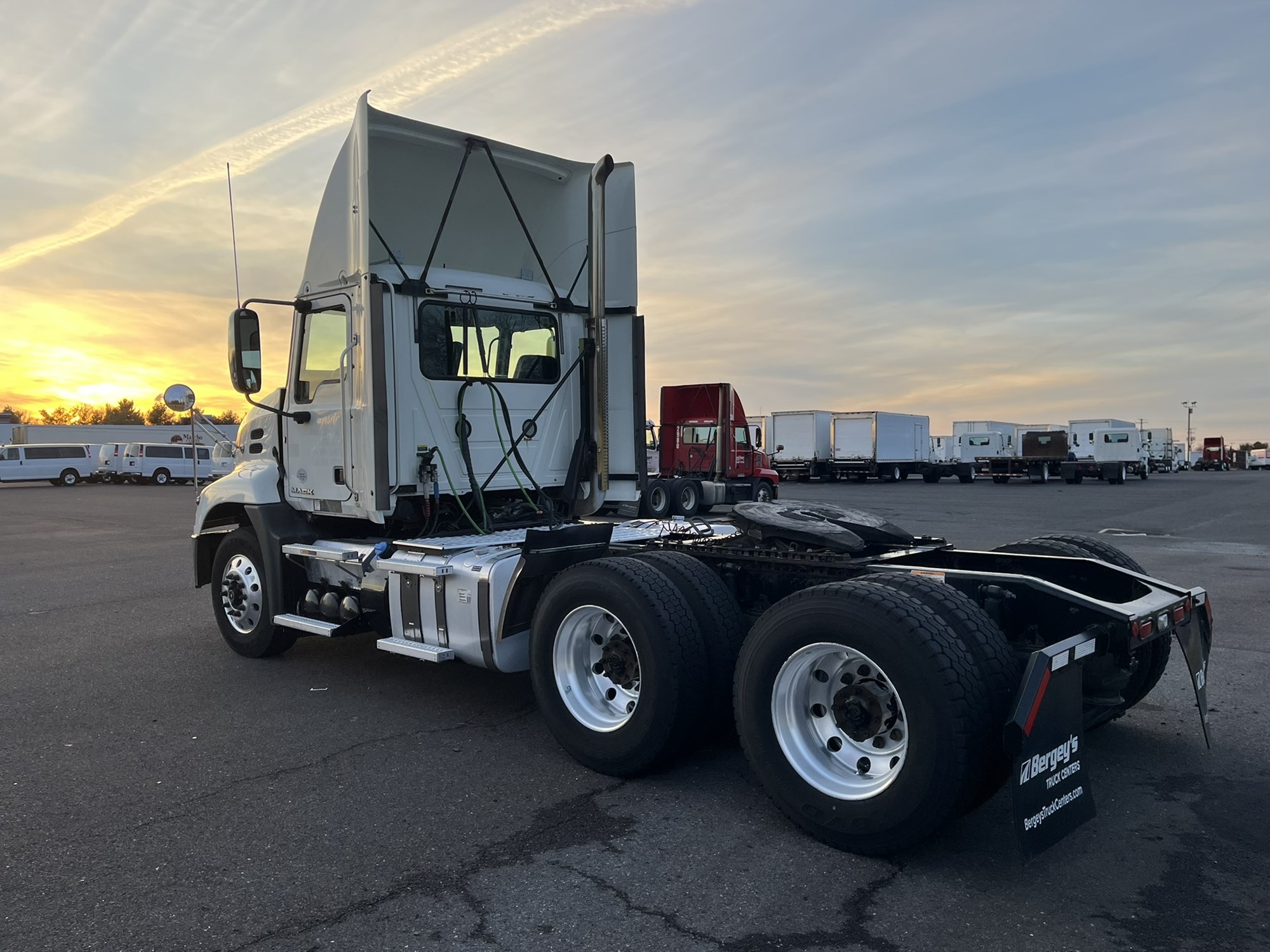 2016 MACK CXU613 - image 6 of 6