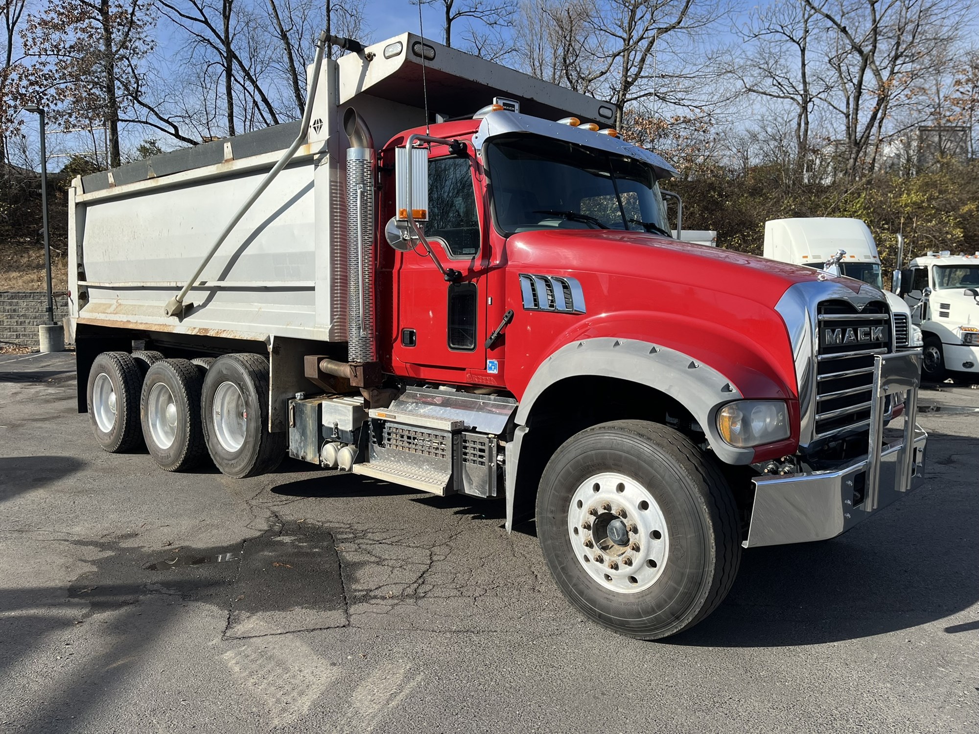 2019 MACK GRANITE - image 3 of 6