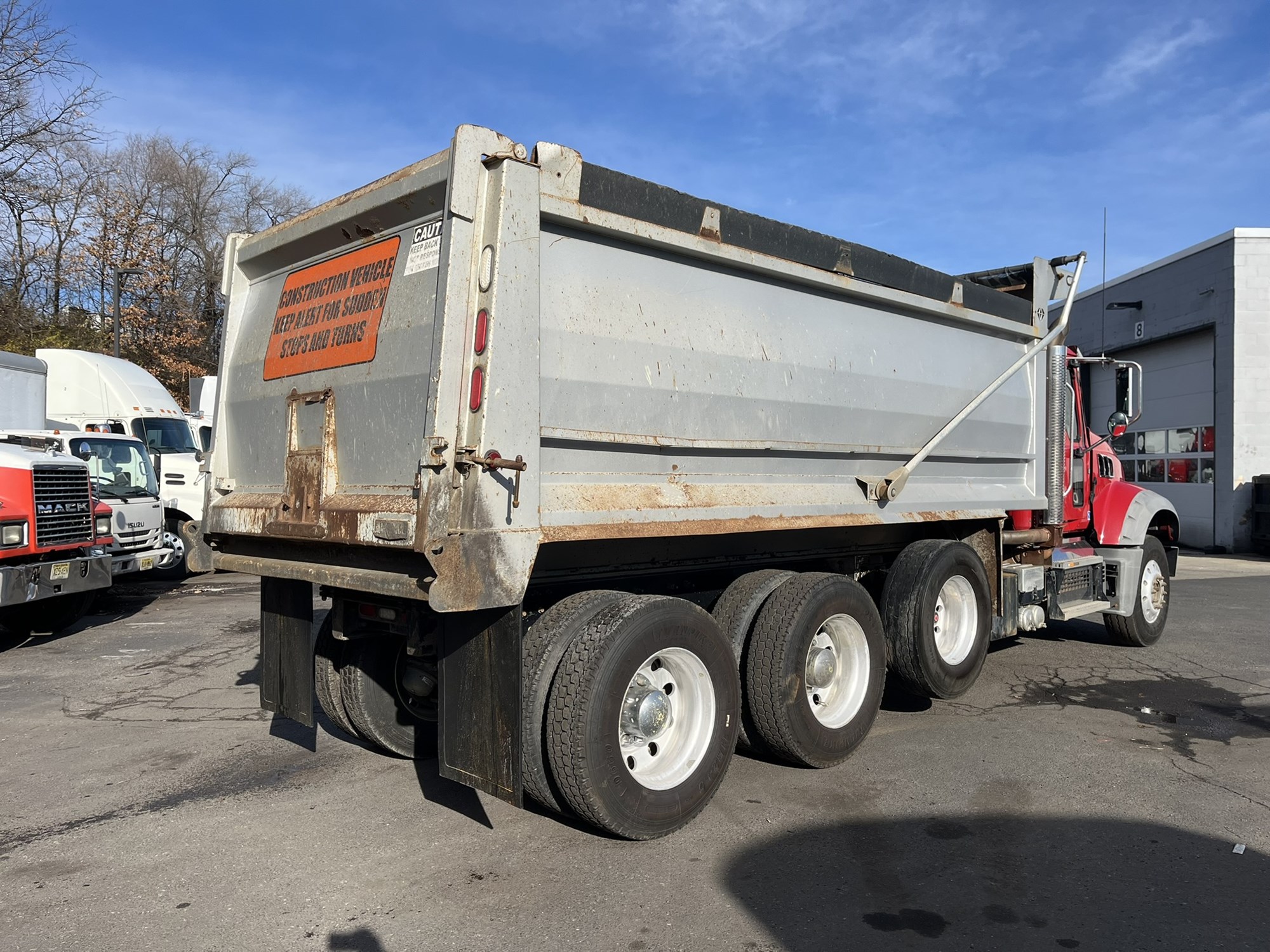 2019 MACK GRANITE - image 4 of 6