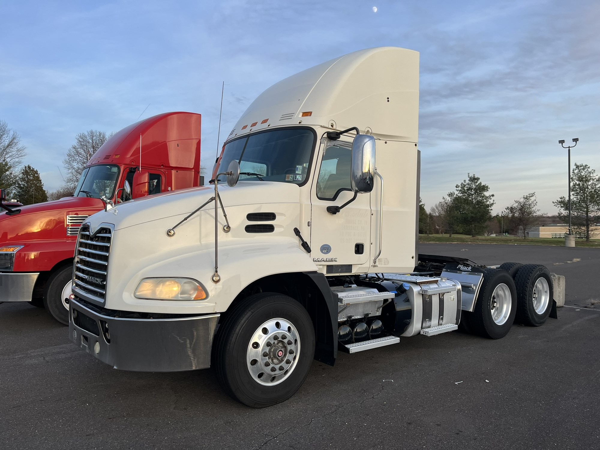 2016 MACK CXU613 - image 1 of 6