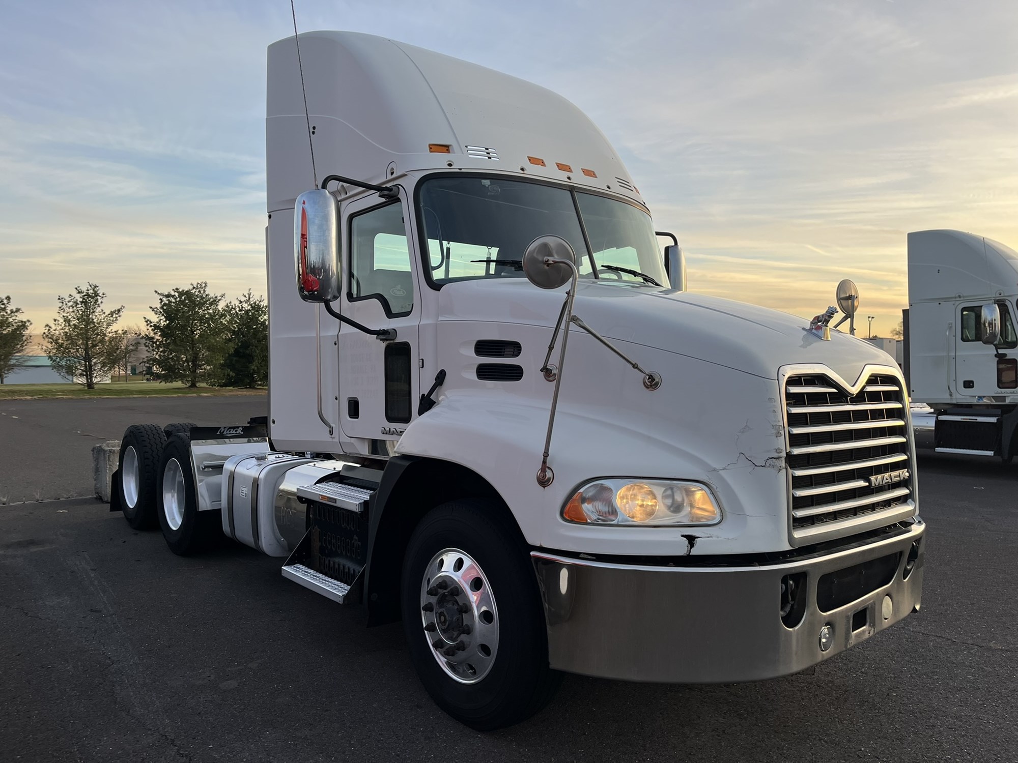 2016 MACK CXU613 - image 3 of 6