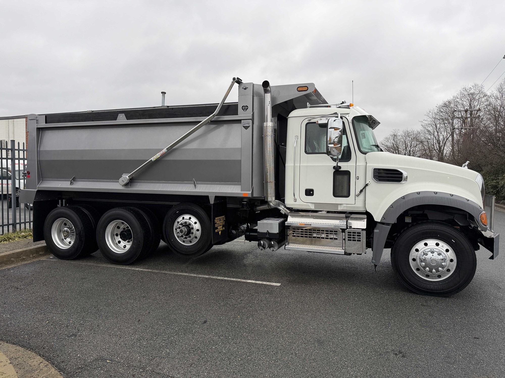 2026 MACK GR64FR - image 4 of 6