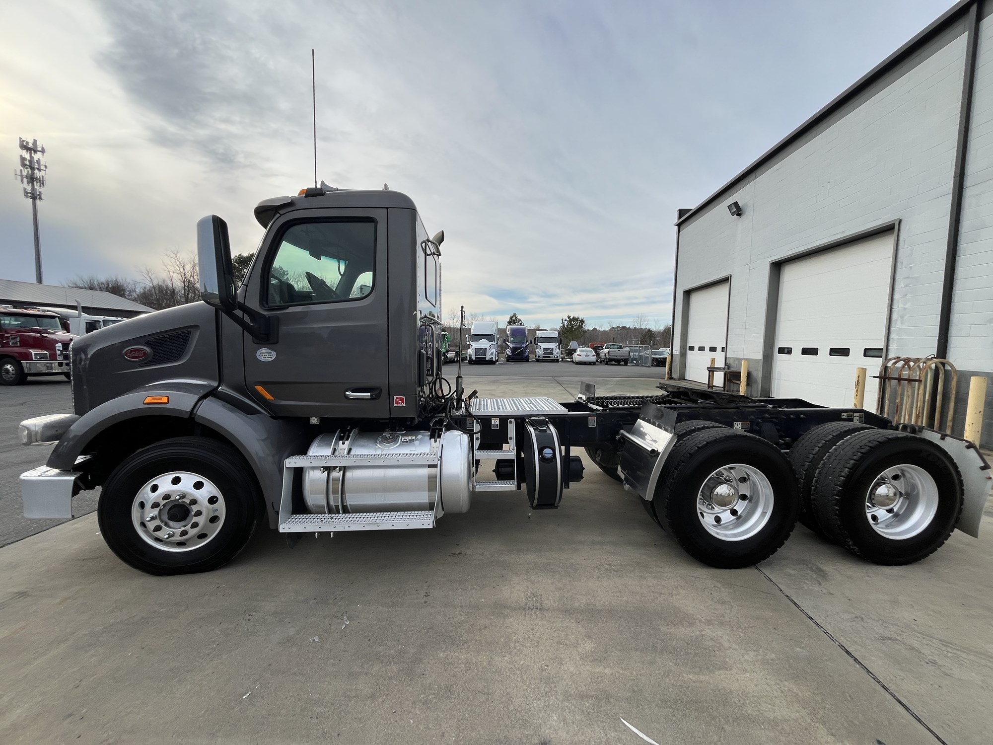 2019 Peterbilt - image 3