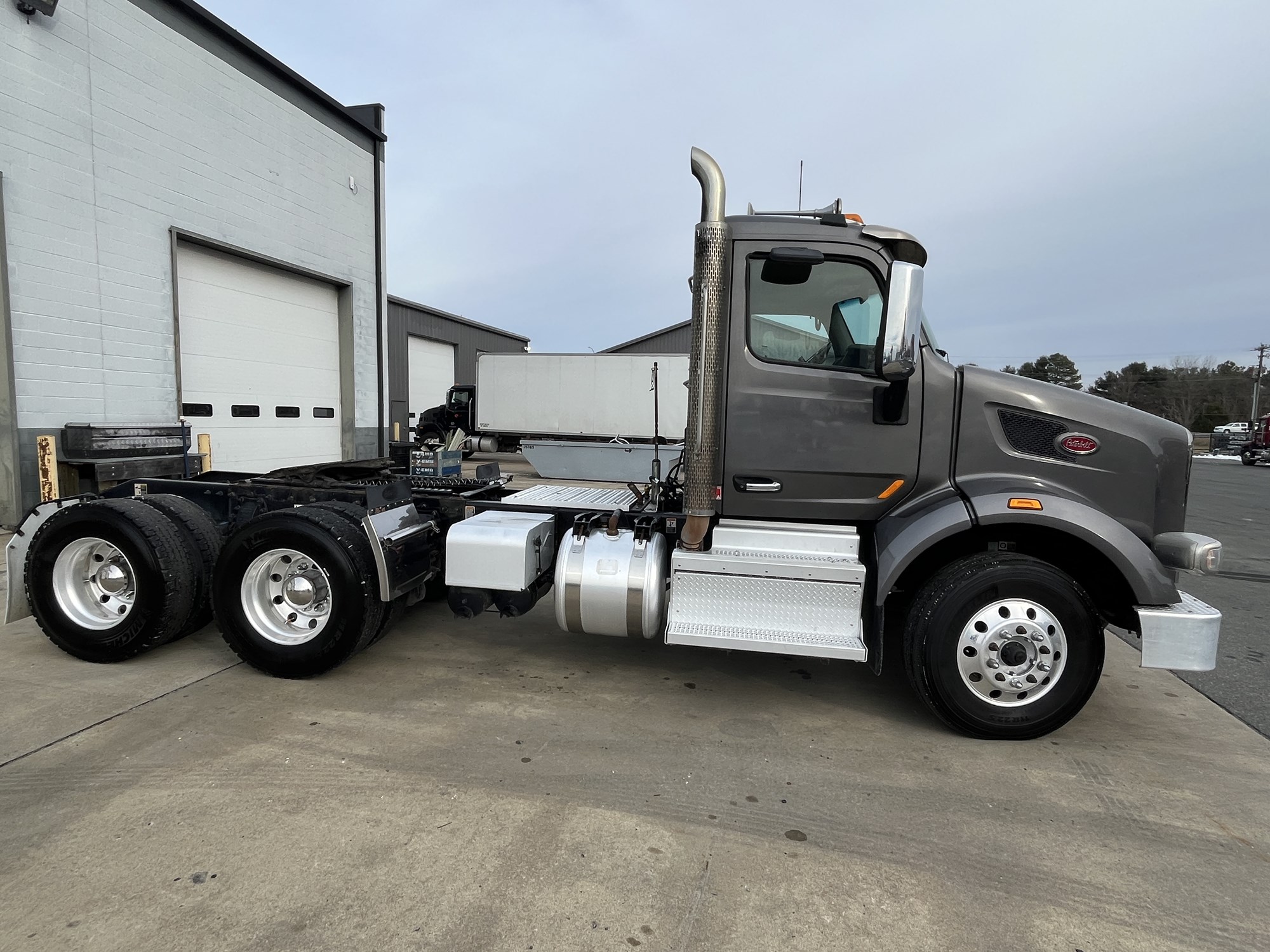 2019 Peterbilt - image 4