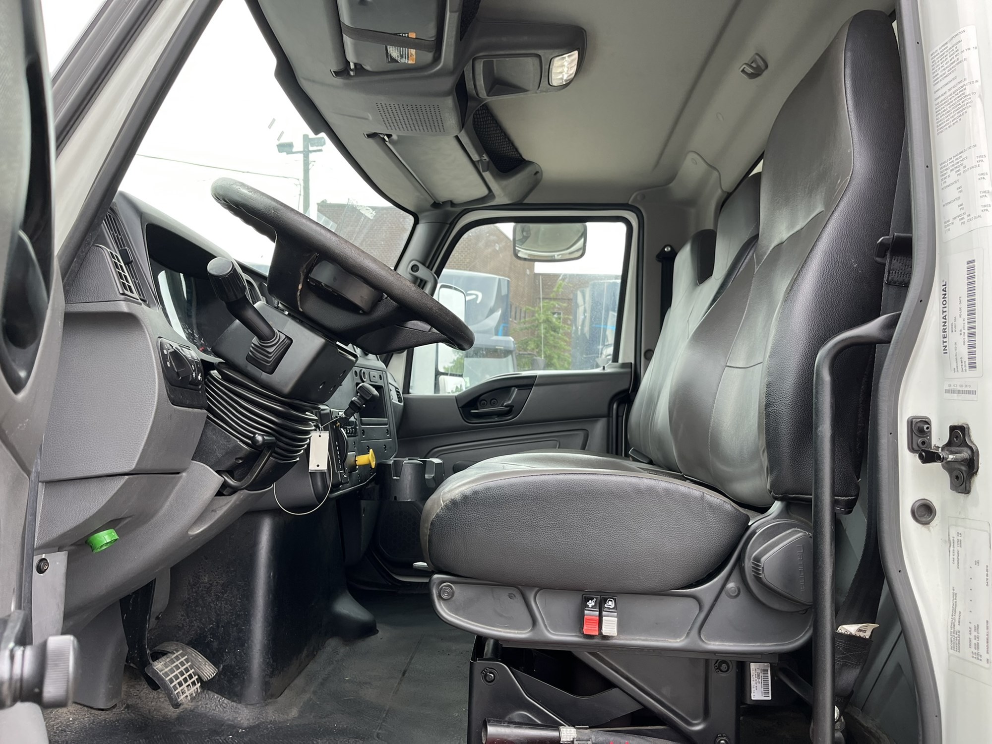 2020 International MV - image 5