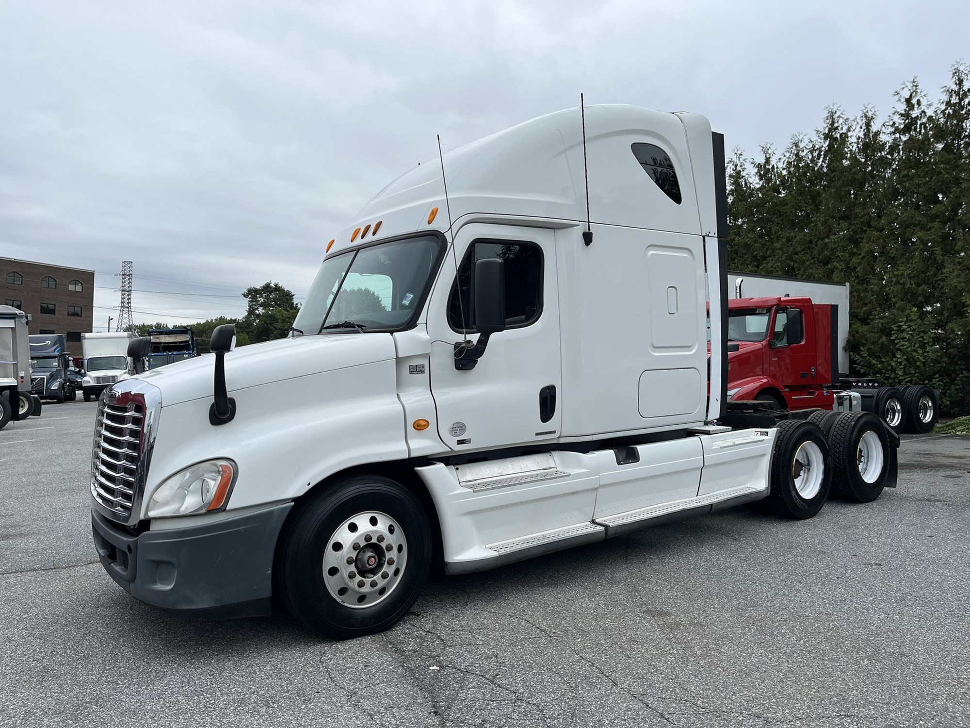2012 FREIGHTLINER CASCADIA 125 - image 1 of 6