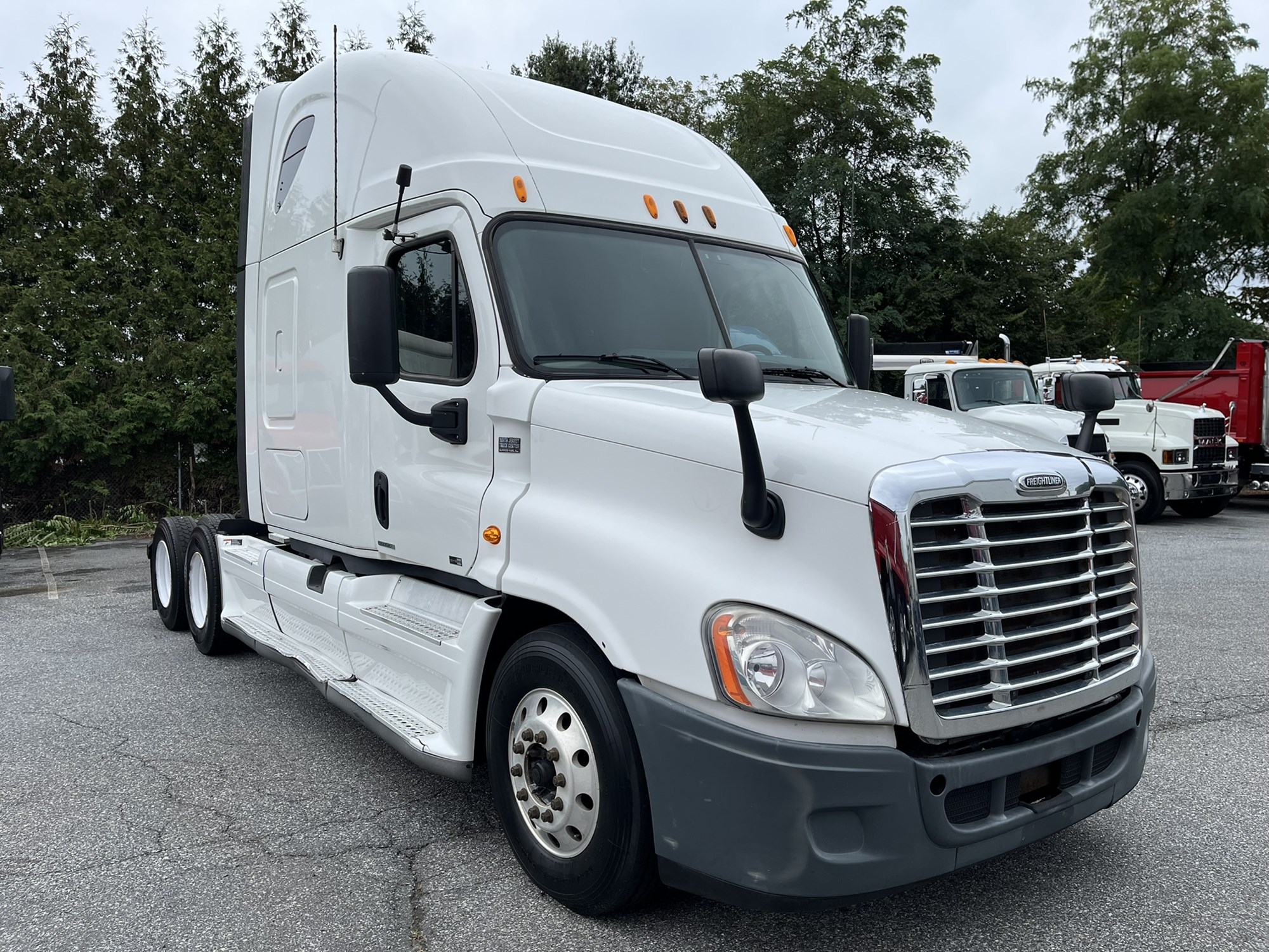 2012 FREIGHTLINER CASCADIA 125 - image 3 of 6