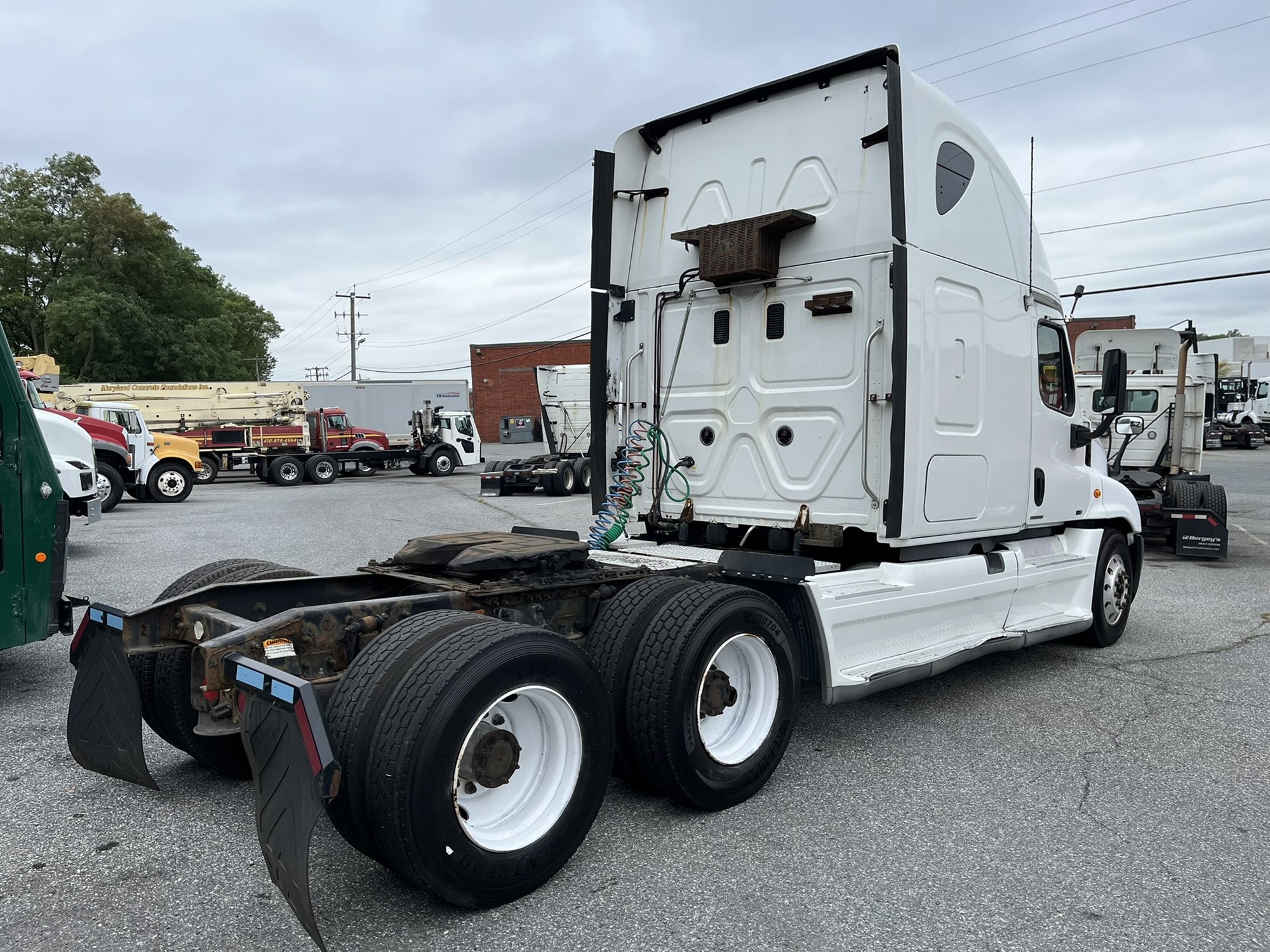 2012 FREIGHTLINER CASCADIA 125 - image 4 of 6