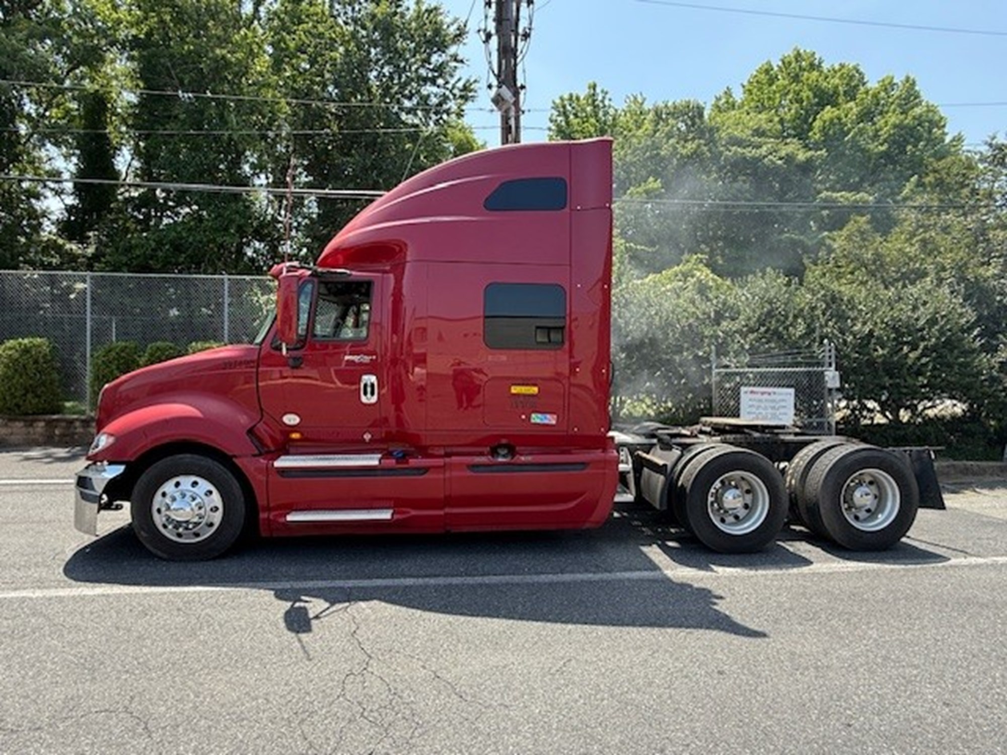 2014 INTERNATIONAL LT625 - image 2 of 5