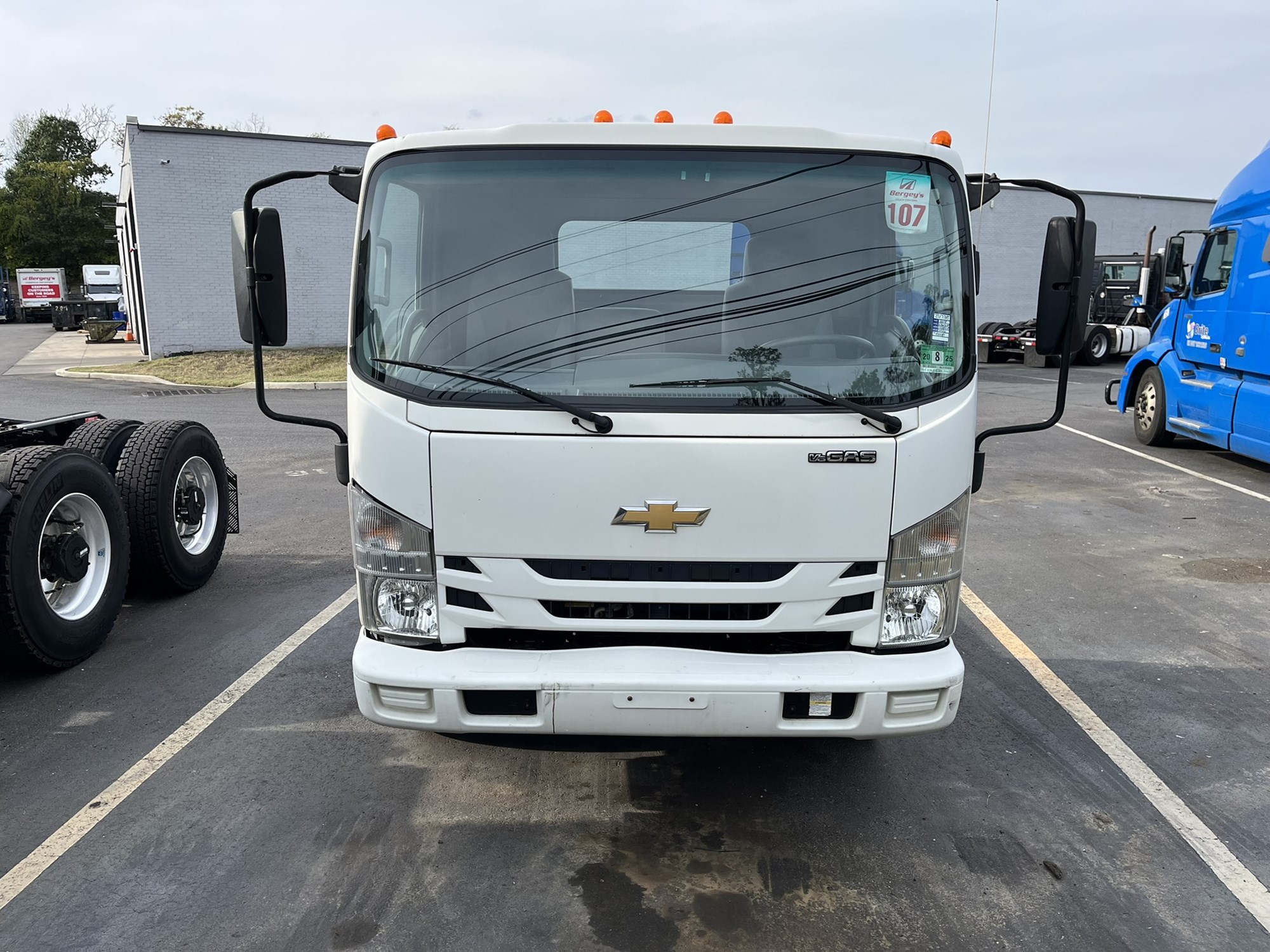 2016 CHEVROLET 4500 LCF - image 2 of 6