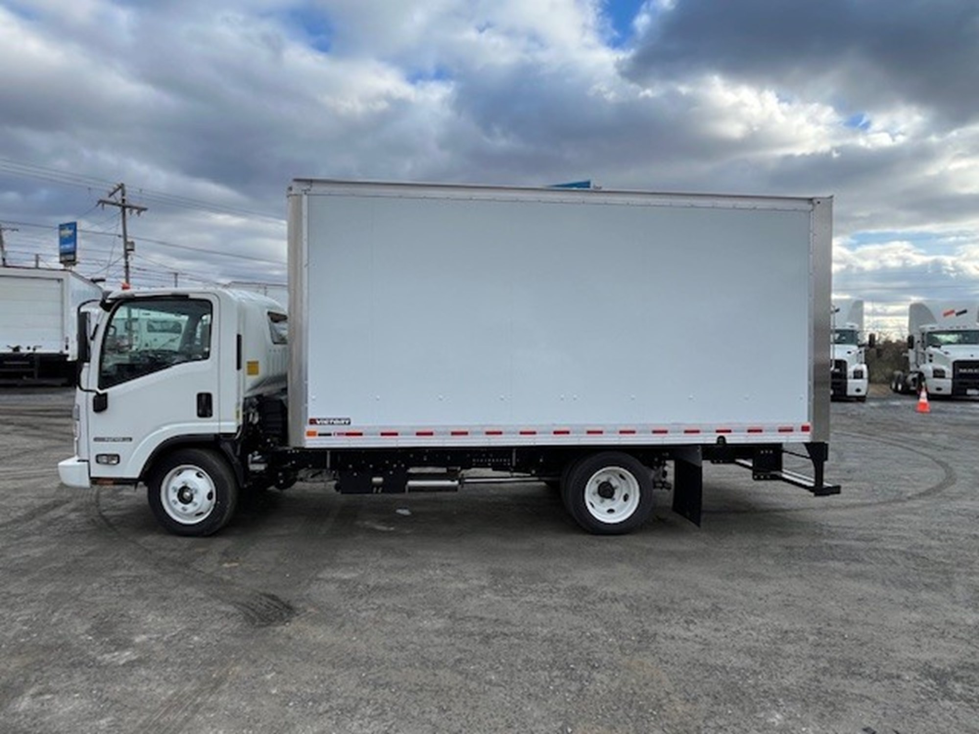 2025 Isuzu NPR HD GAS - image 2 of 6