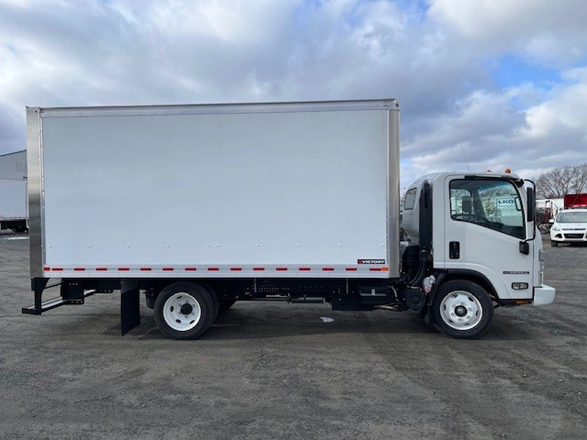 2025 Isuzu NPR HD GAS - image 3 of 6