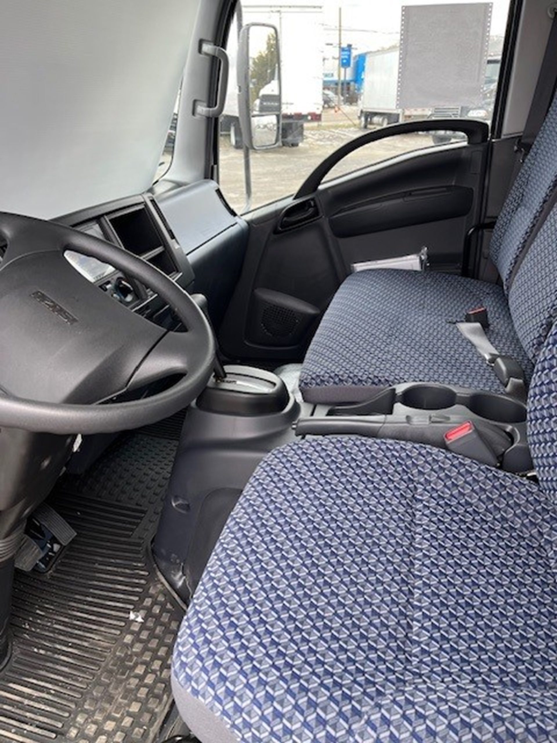 2025 Isuzu NPR HD GAS - image 4 of 6