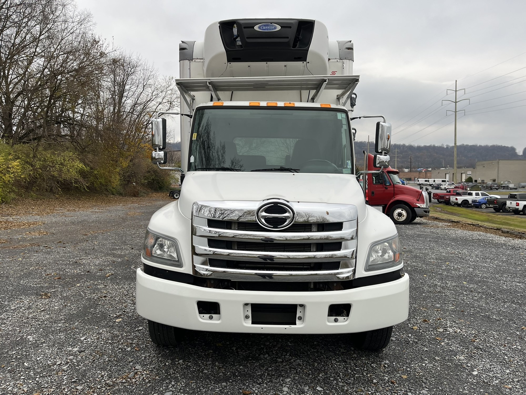 2020 Hino 268A - image 2 of 6