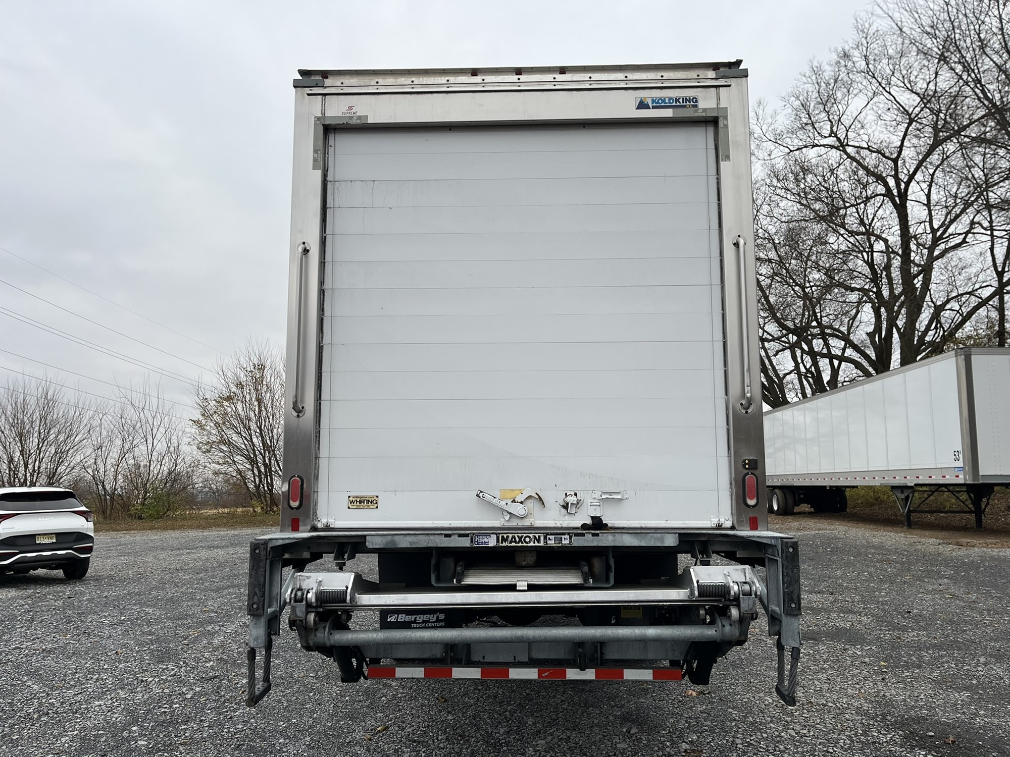 2020 Hino 268A - image 5 of 6