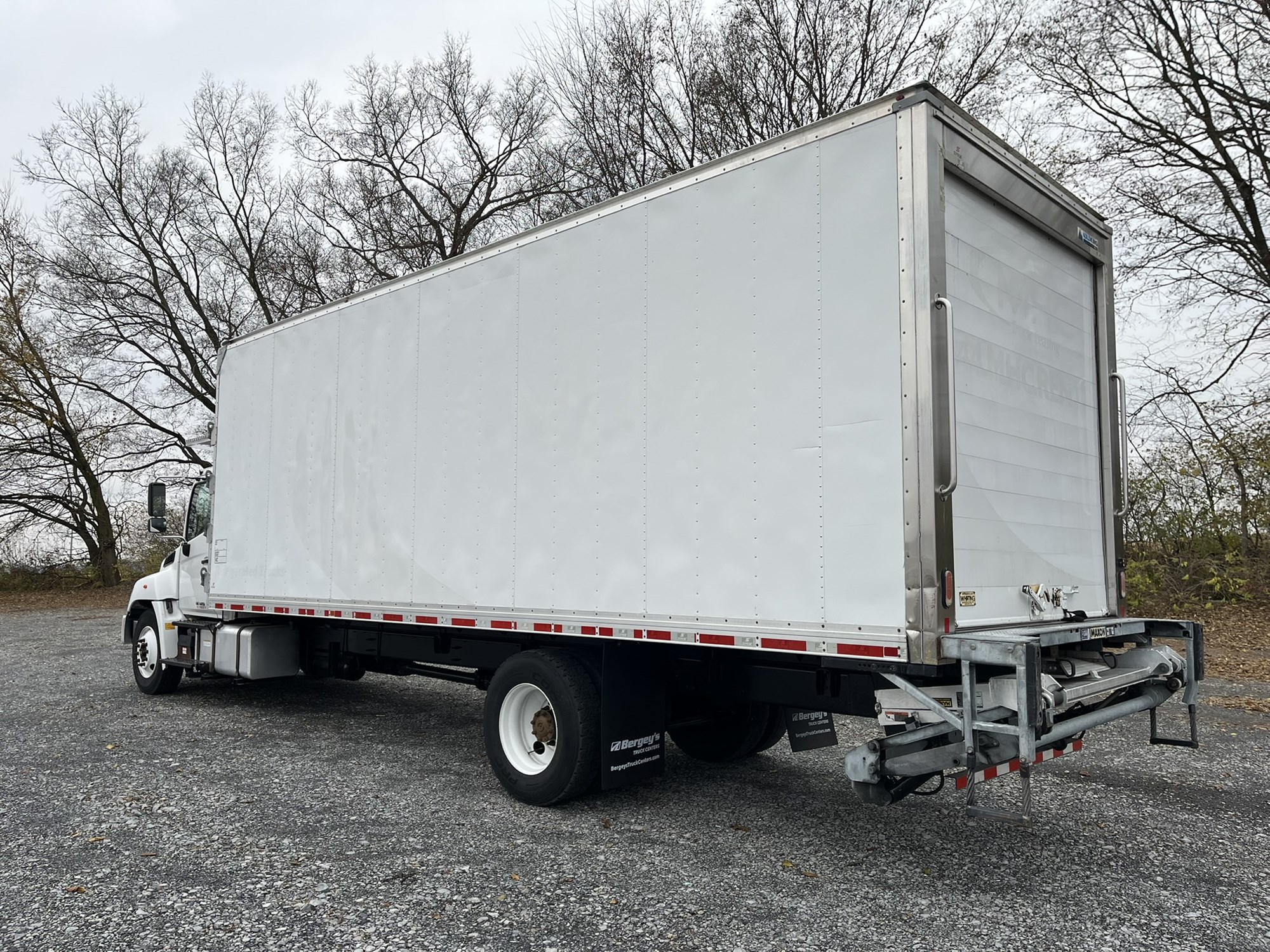 2020 Hino 268A - image 6 of 6