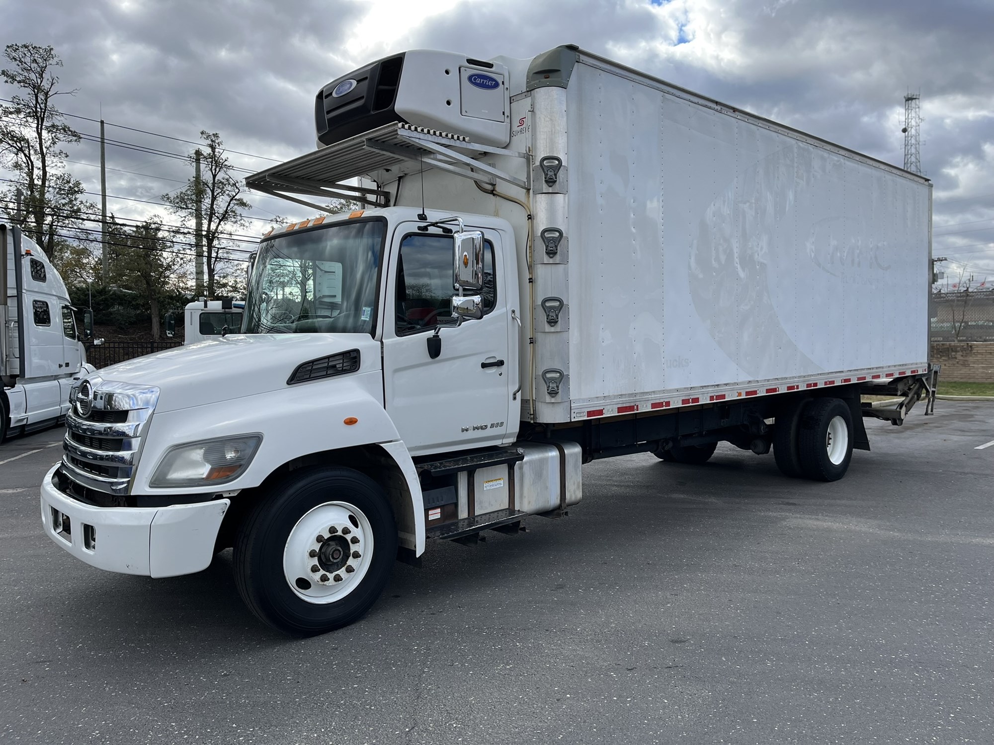2020 HINO 268A - image 1 of 6