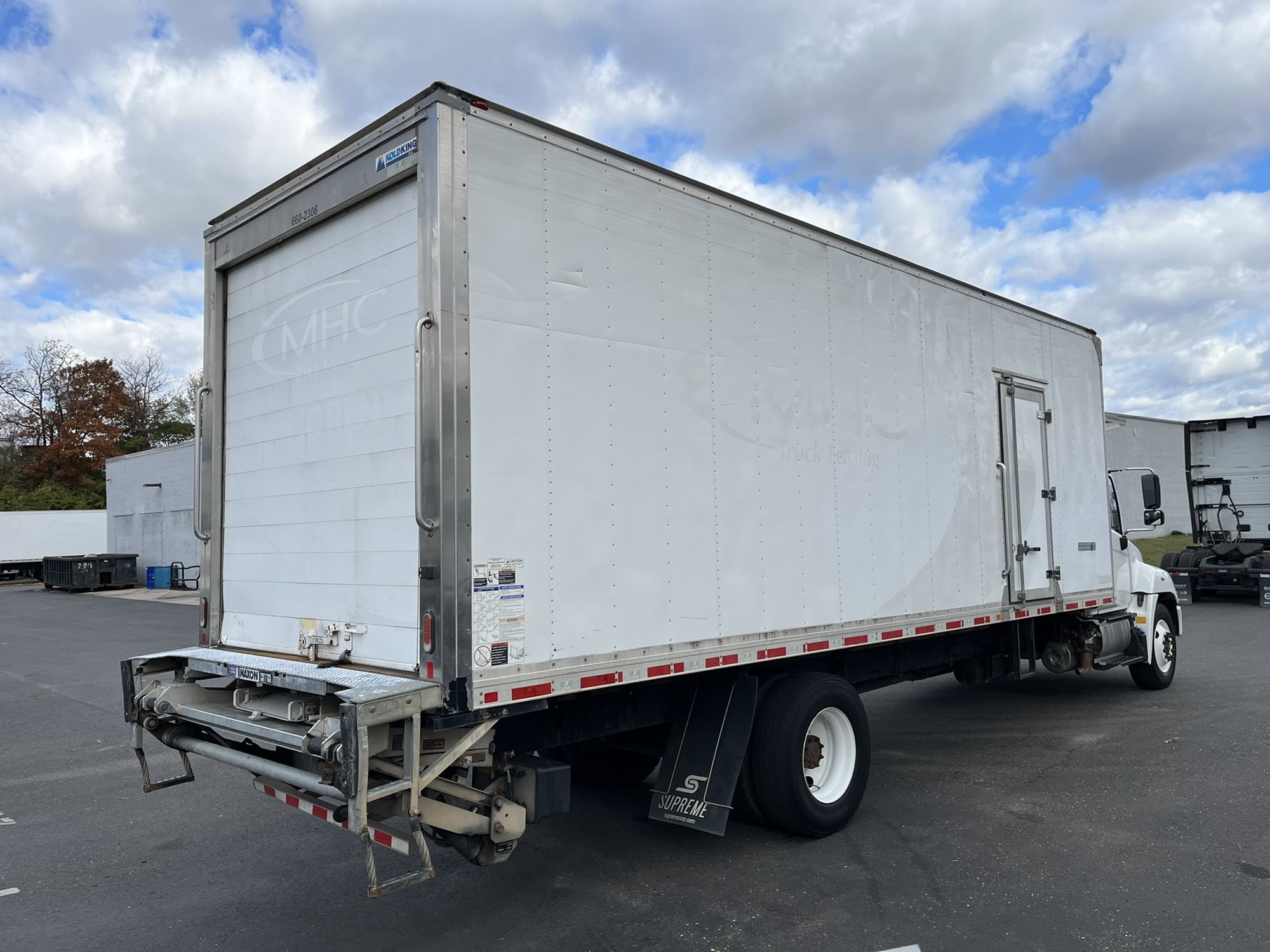 2020 HINO 268A - image 4 of 6