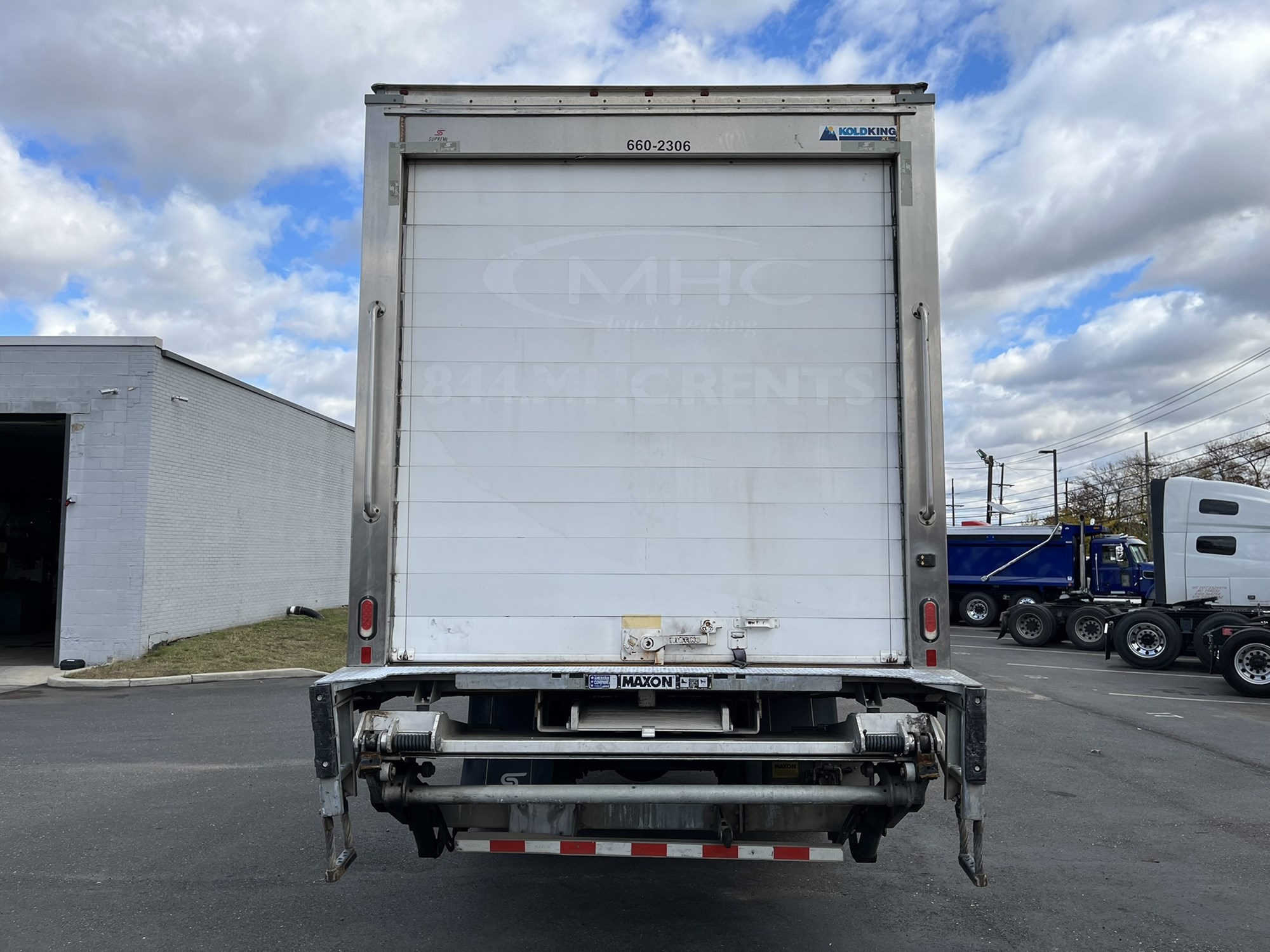 2020 HINO 268A - image 5 of 6