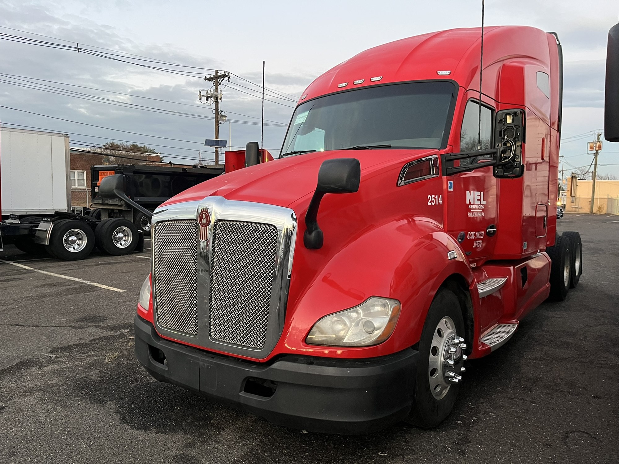 2017 KENWORTH T680 - image 1 of 6