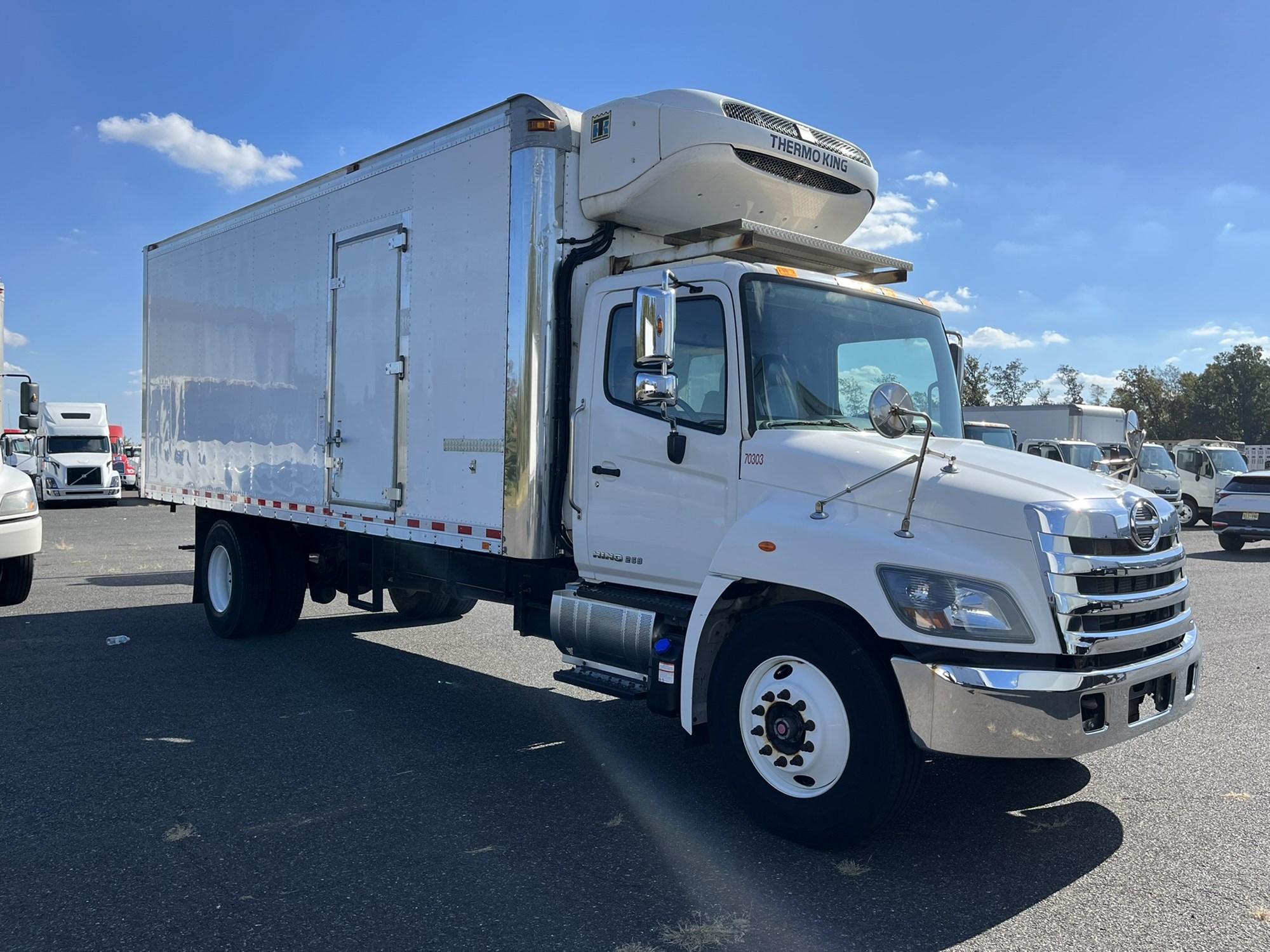 2020 HINO 268A - image 3 of 6