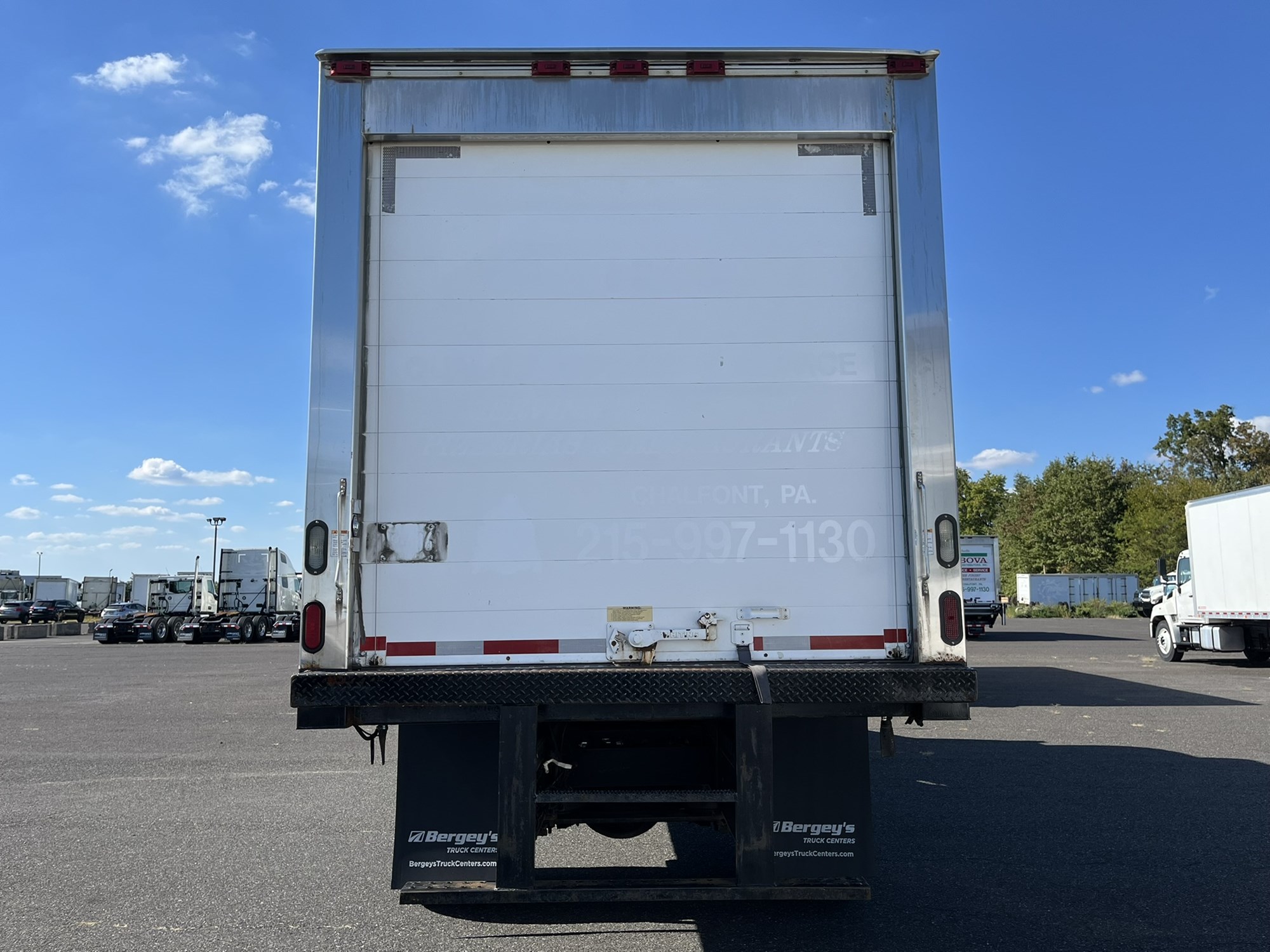 2020 HINO 268A - image 5 of 6