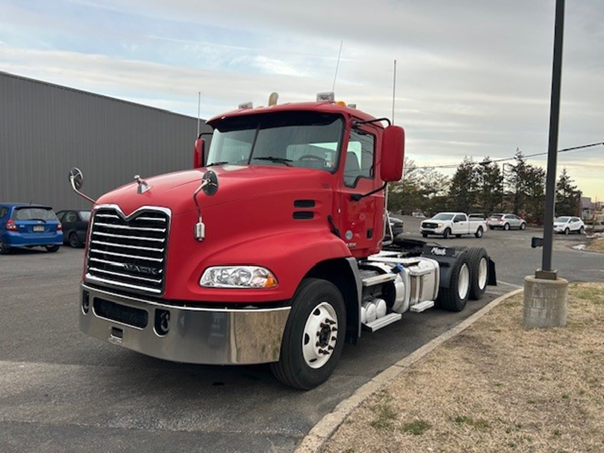 2015 Mack Pinnacle - image 1
