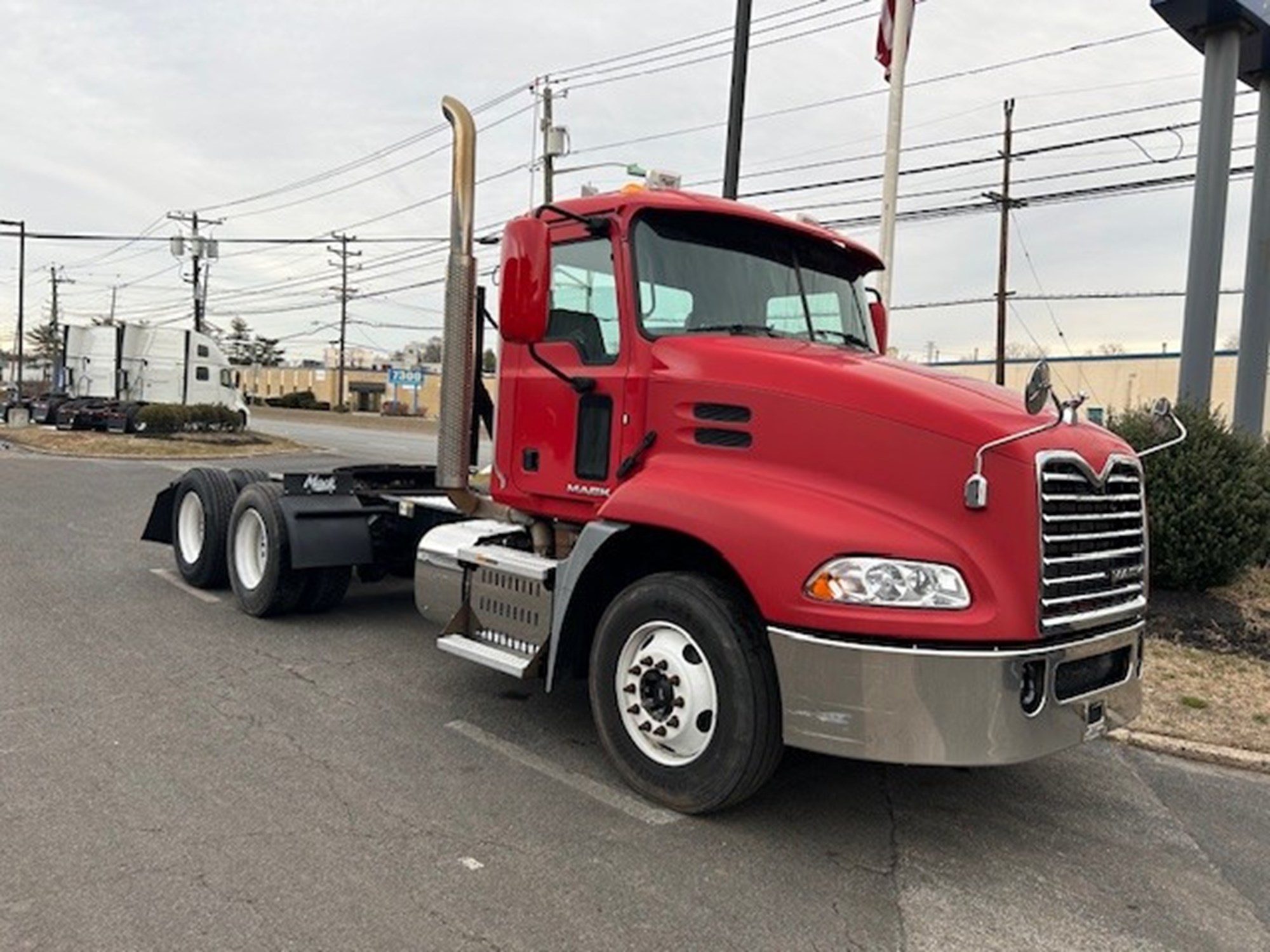 2015 Mack Pinnacle - image 2