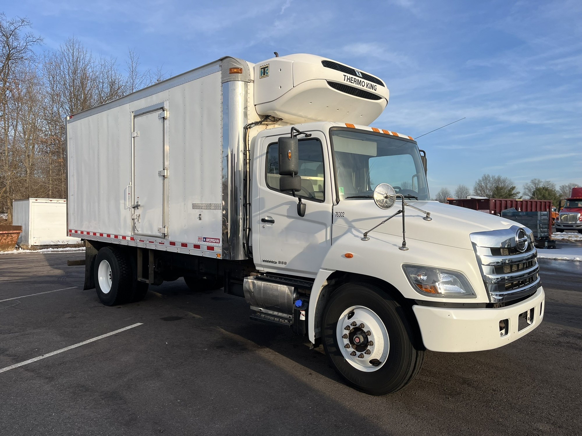 2016 HINO 268A - image 3 of 6