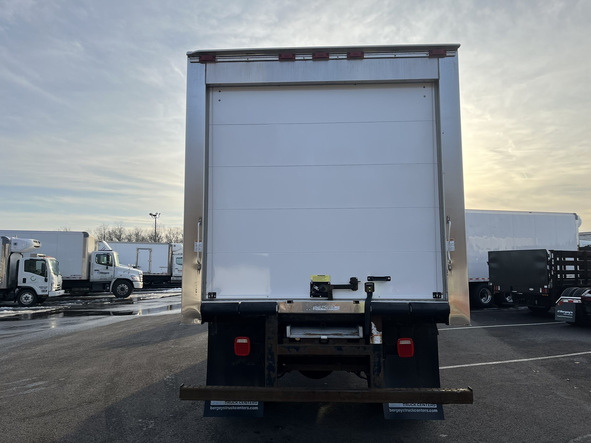 2016 HINO 268A - image 6 of 6