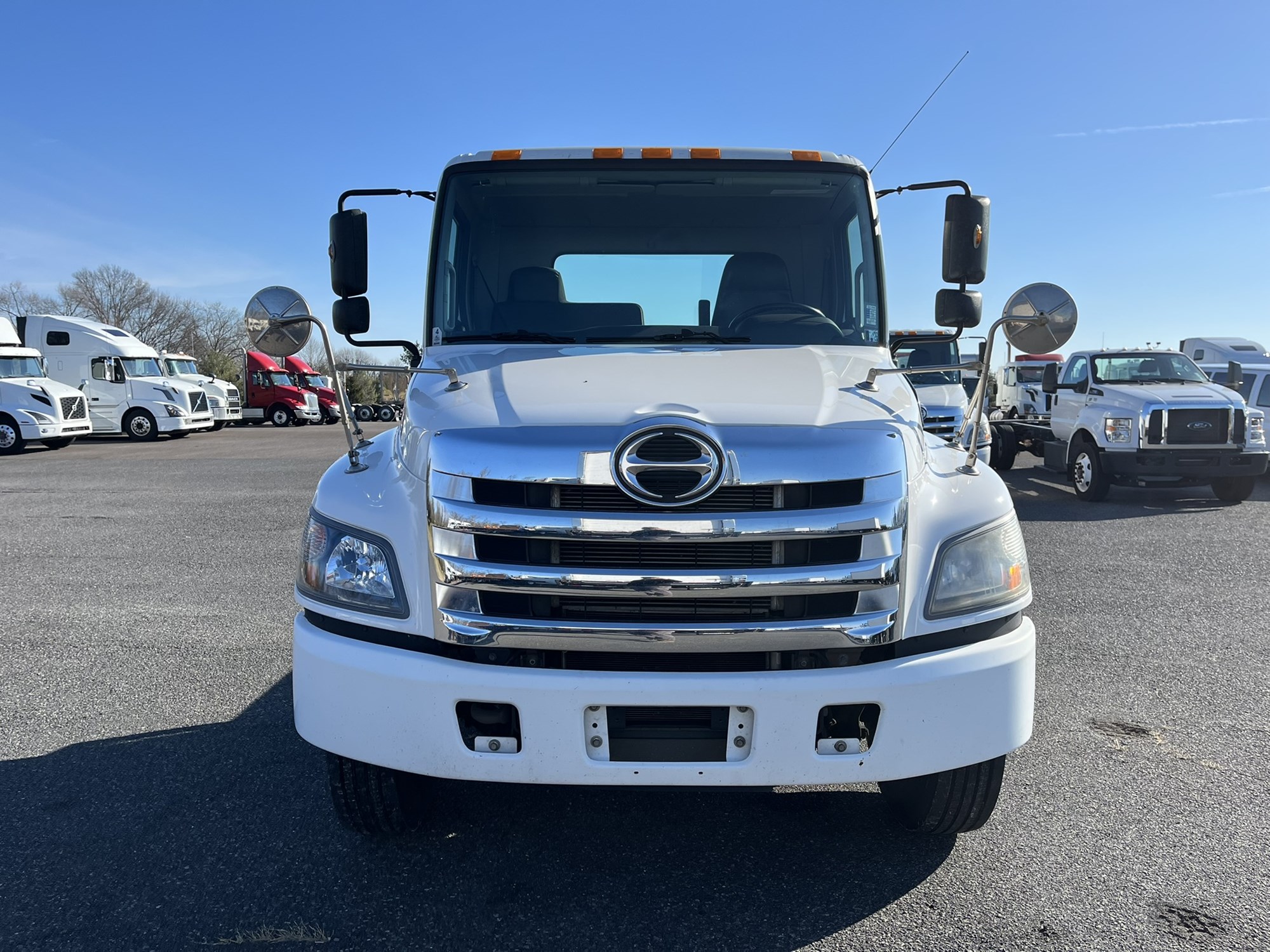 2018 HINO 338 - image 2 of 6