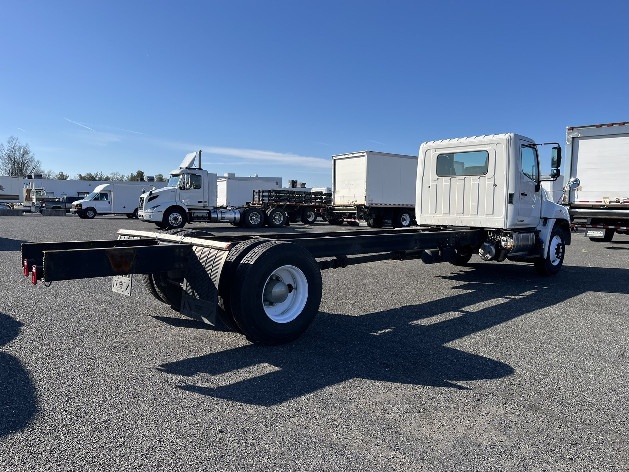 2018 HINO 338 - image 4 of 6