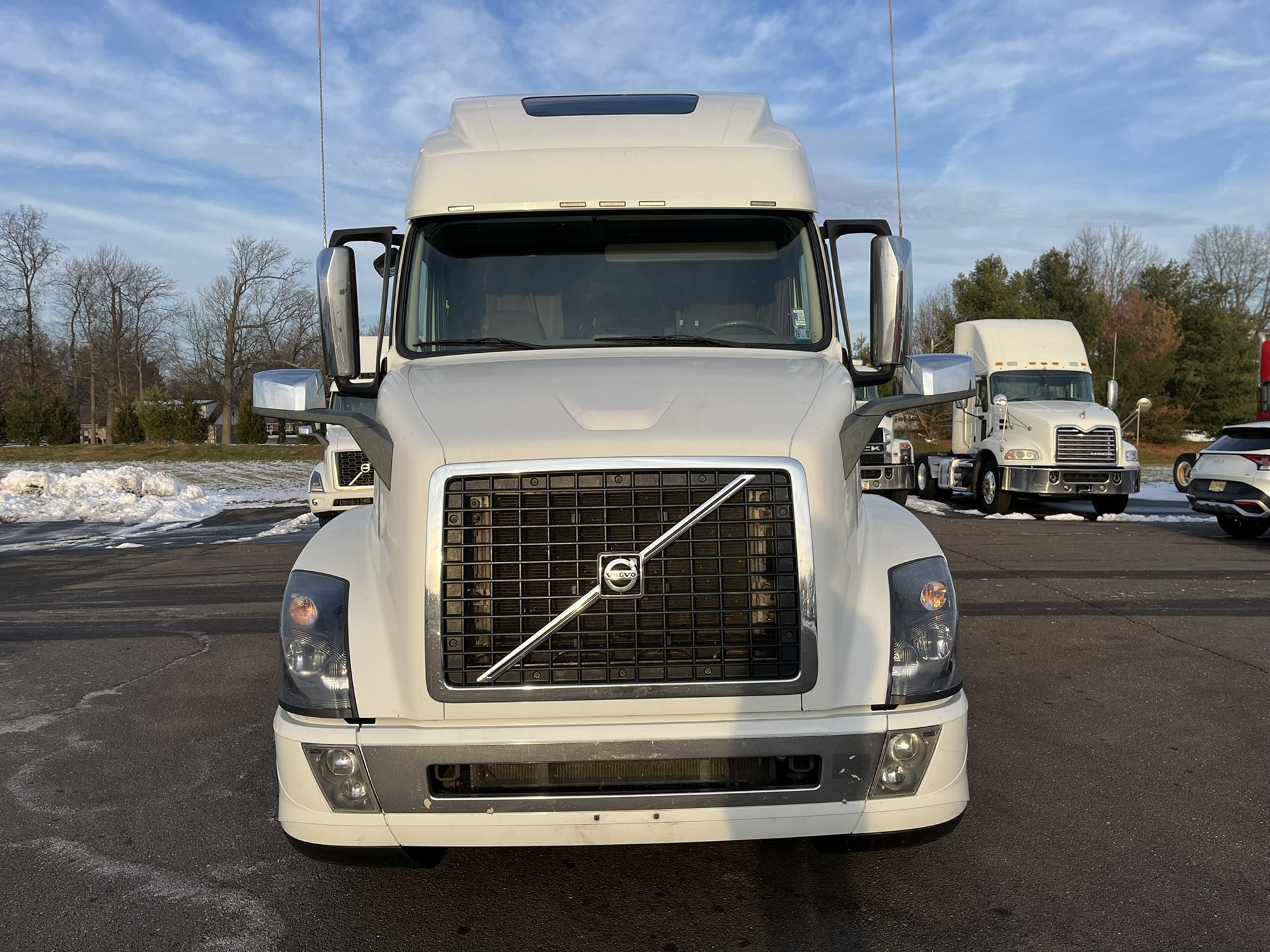 2018 VOLVO VNL64T670 - image 2 of 6
