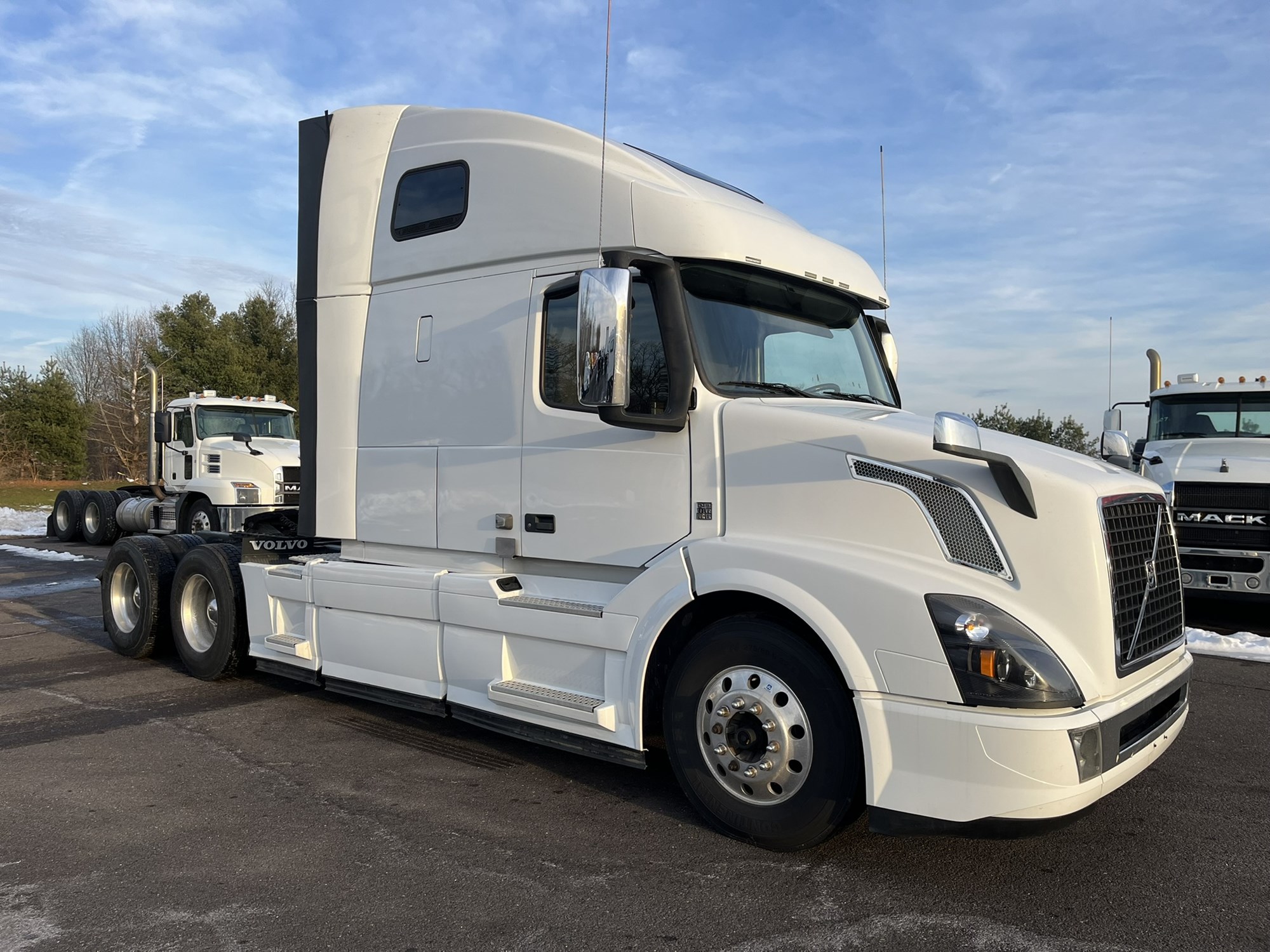 2018 VOLVO VNL64T670 - image 3 of 6