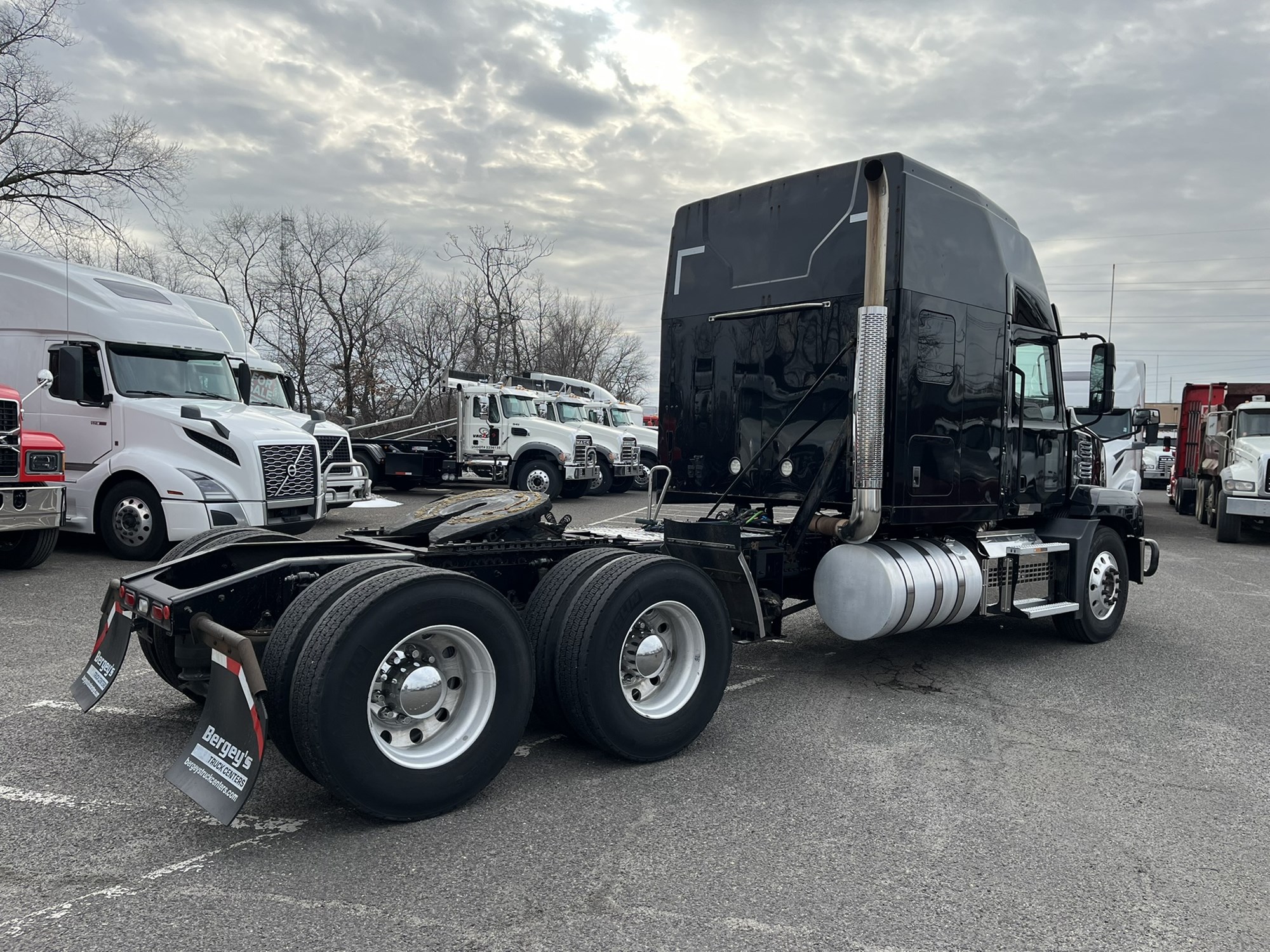 2019 MACK AN64T - image 4 of 6