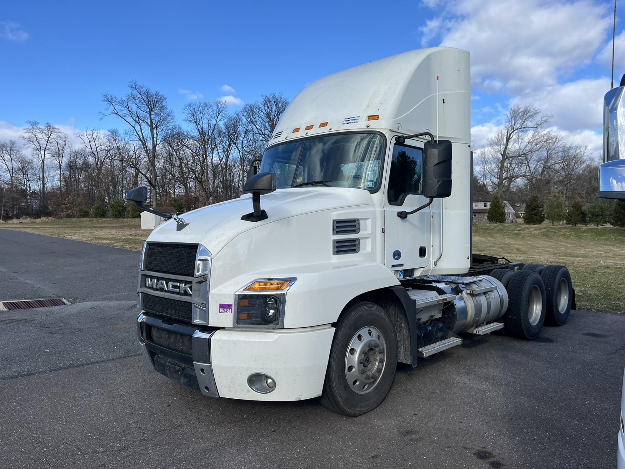 2019 MACK AN64T - image 2 of 4