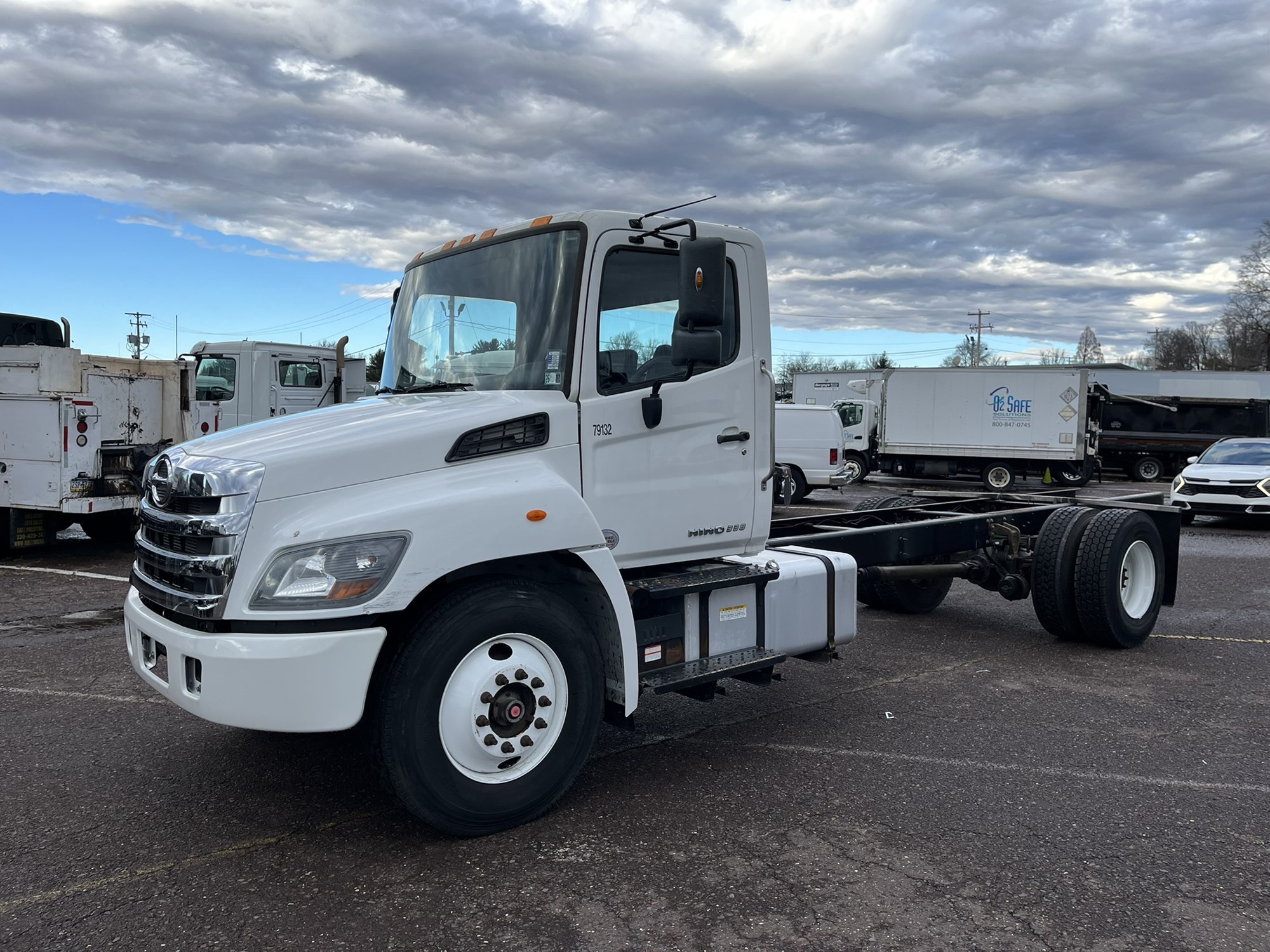 2019 HINO 268A - image 1 of 6