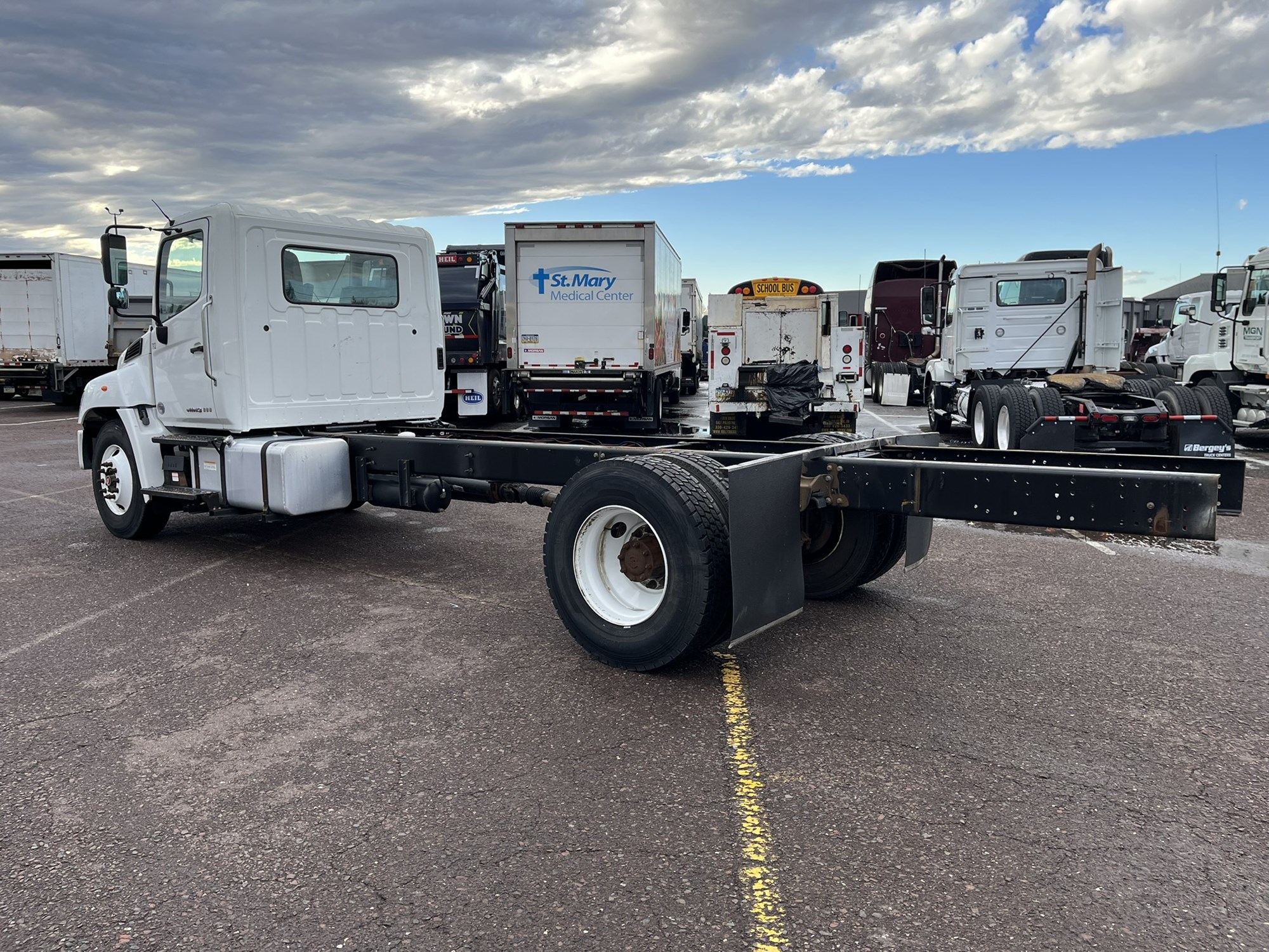 2019 HINO 268A - image 6 of 6